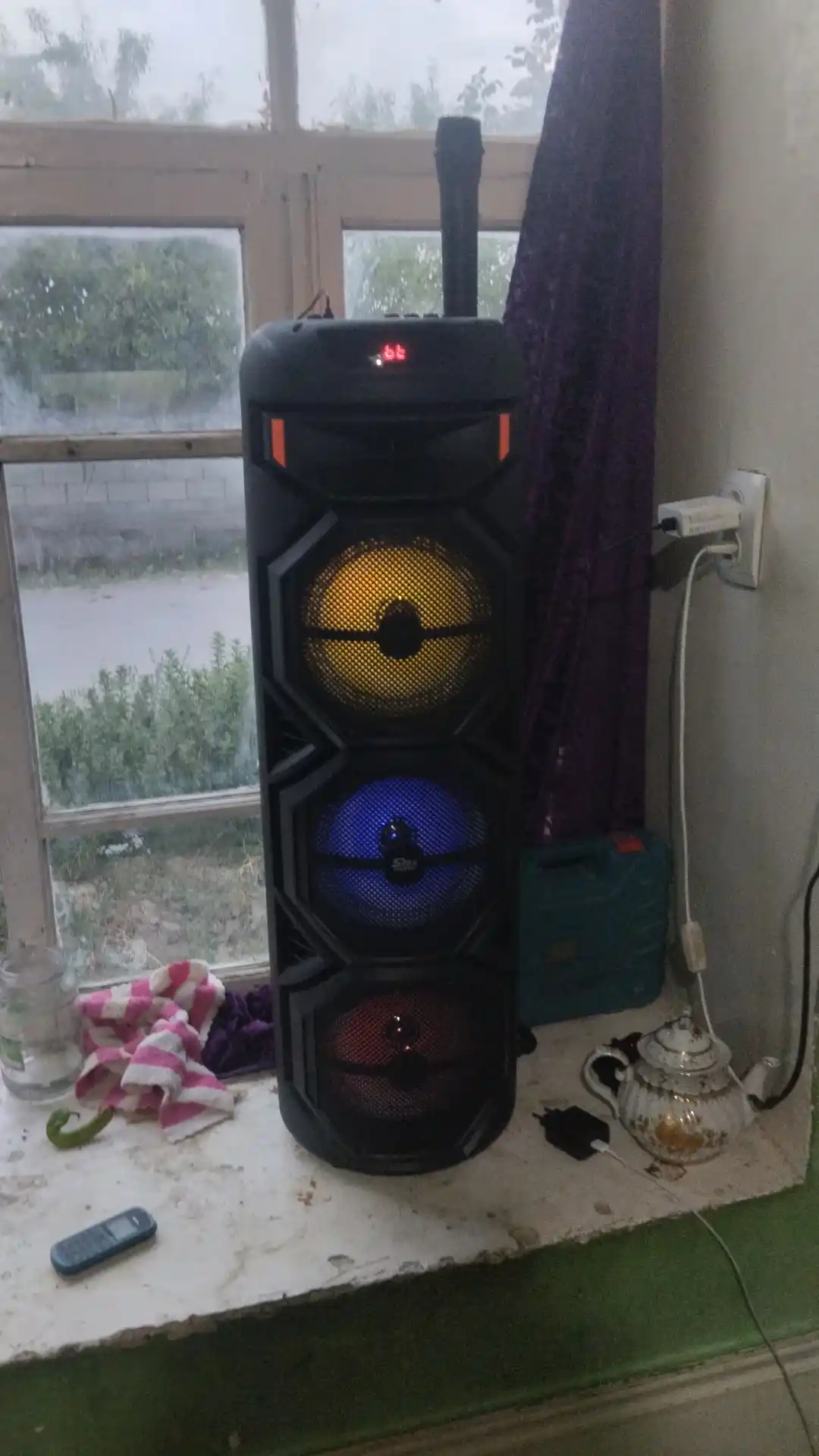 Katta Bluetooth simsiz karnay, karaoke, RGB yoritish, mikrofon va pult bilan