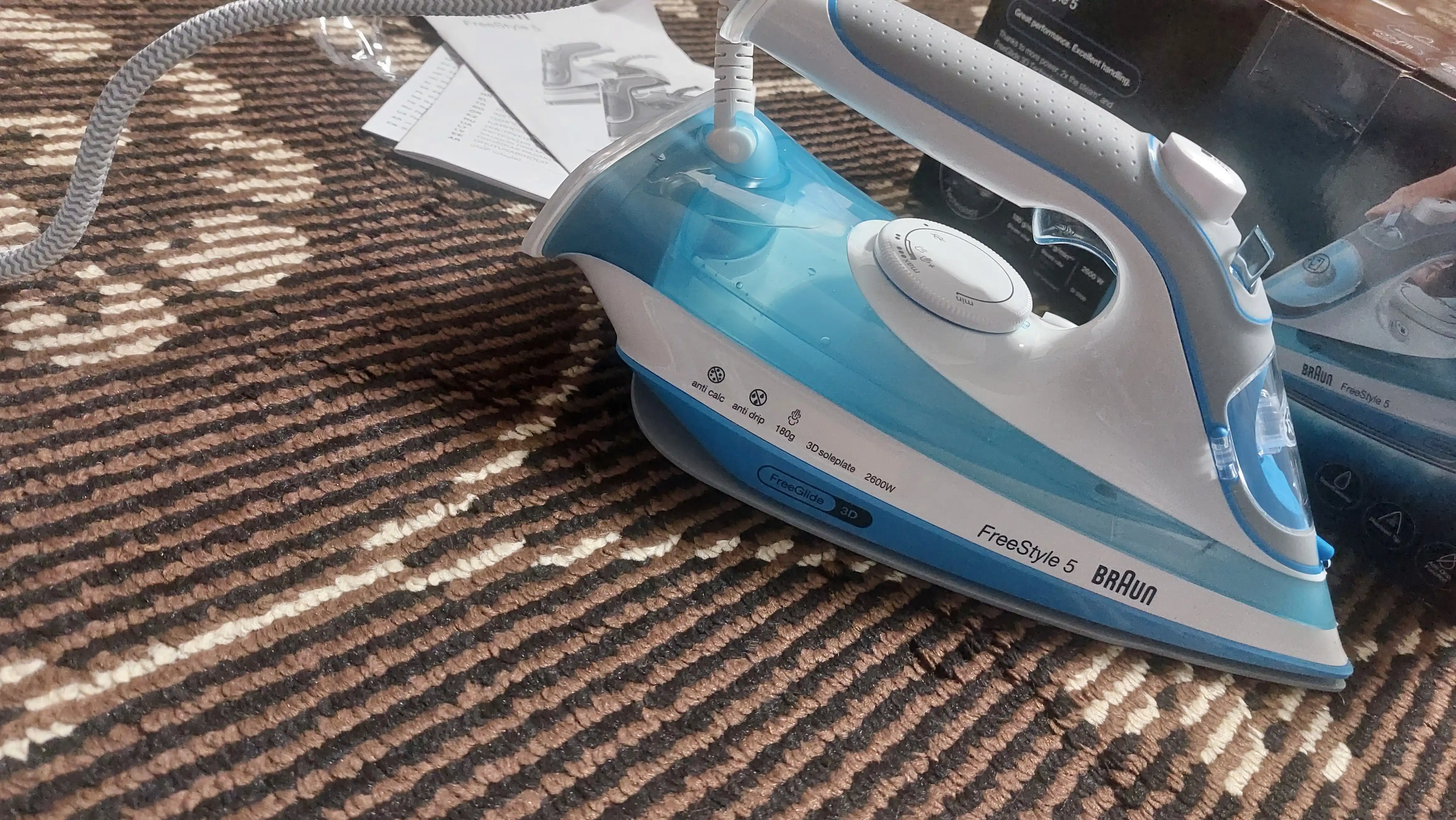 Bugʻli dazmol Braun SI5006BL TurboSteam, 2600 Vt, bugʻ zarbasi 180 g/min