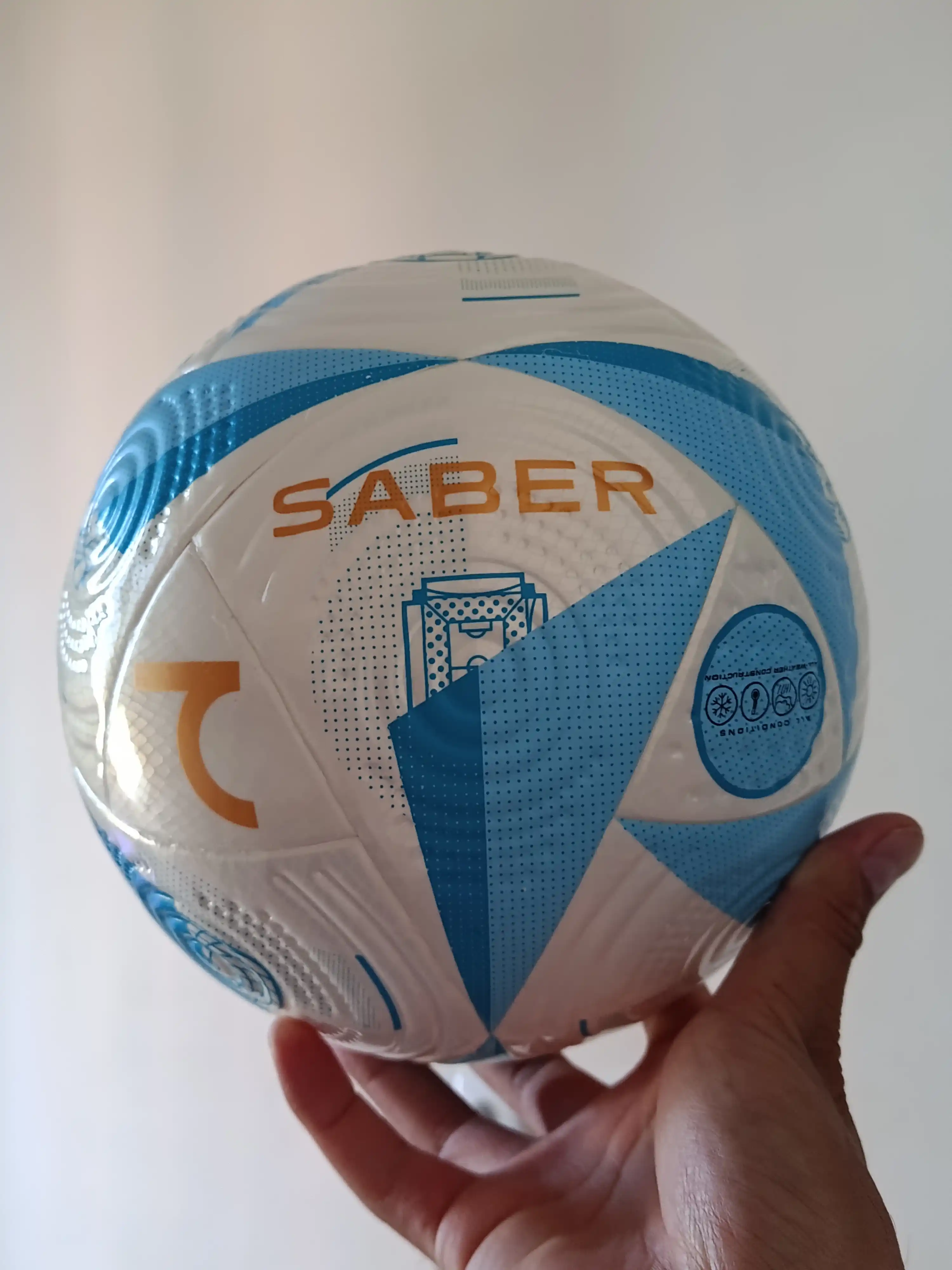 7SABER futbol va futzal to‘pi, 4 va 5-o‘lcham, sovg‘a qutisidagi sport to‘pi