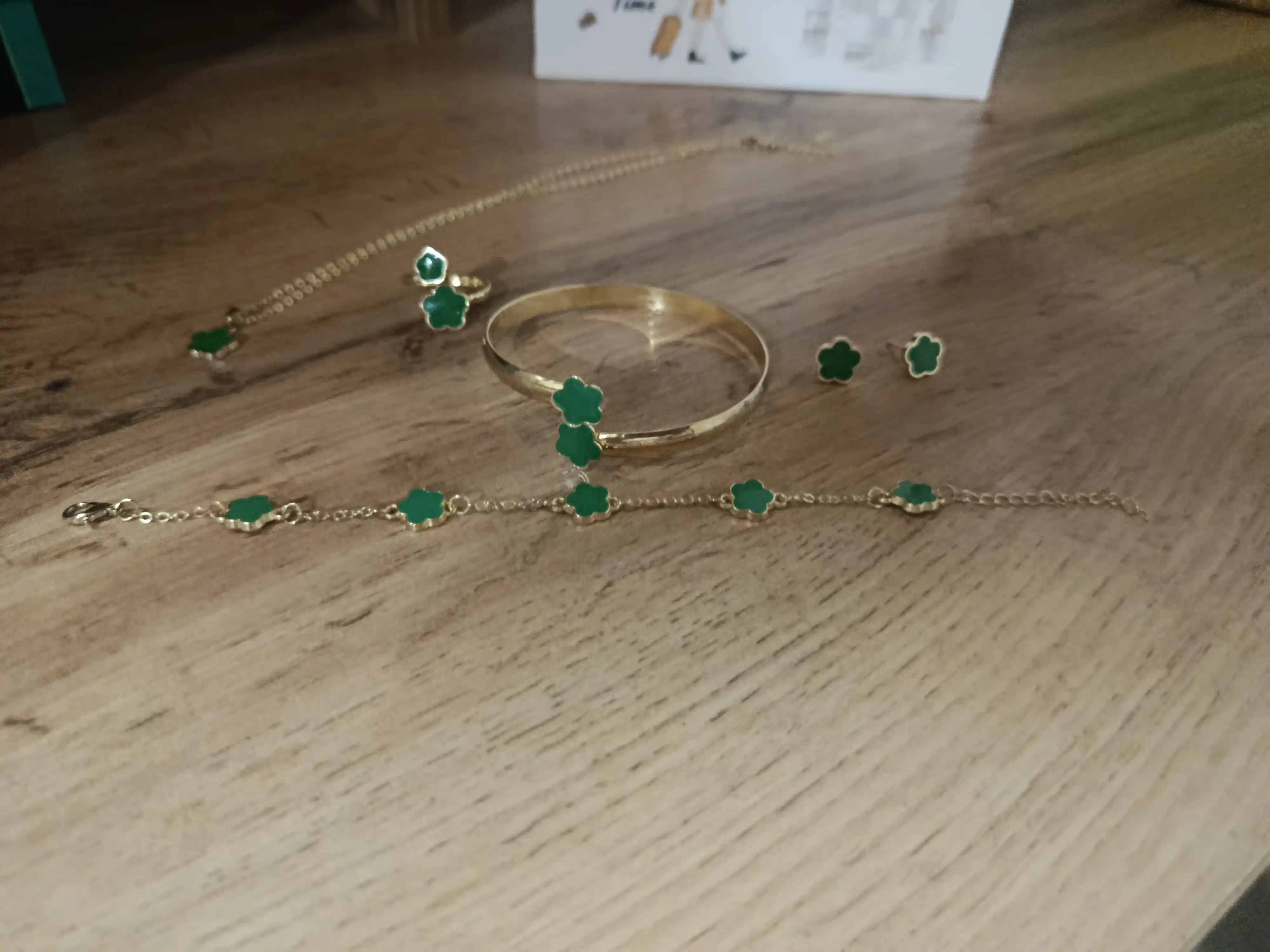 Ayollar taqinchoqlari to‘plami, marjon, zirak, uzuk, taqinchoqlar to‘plami