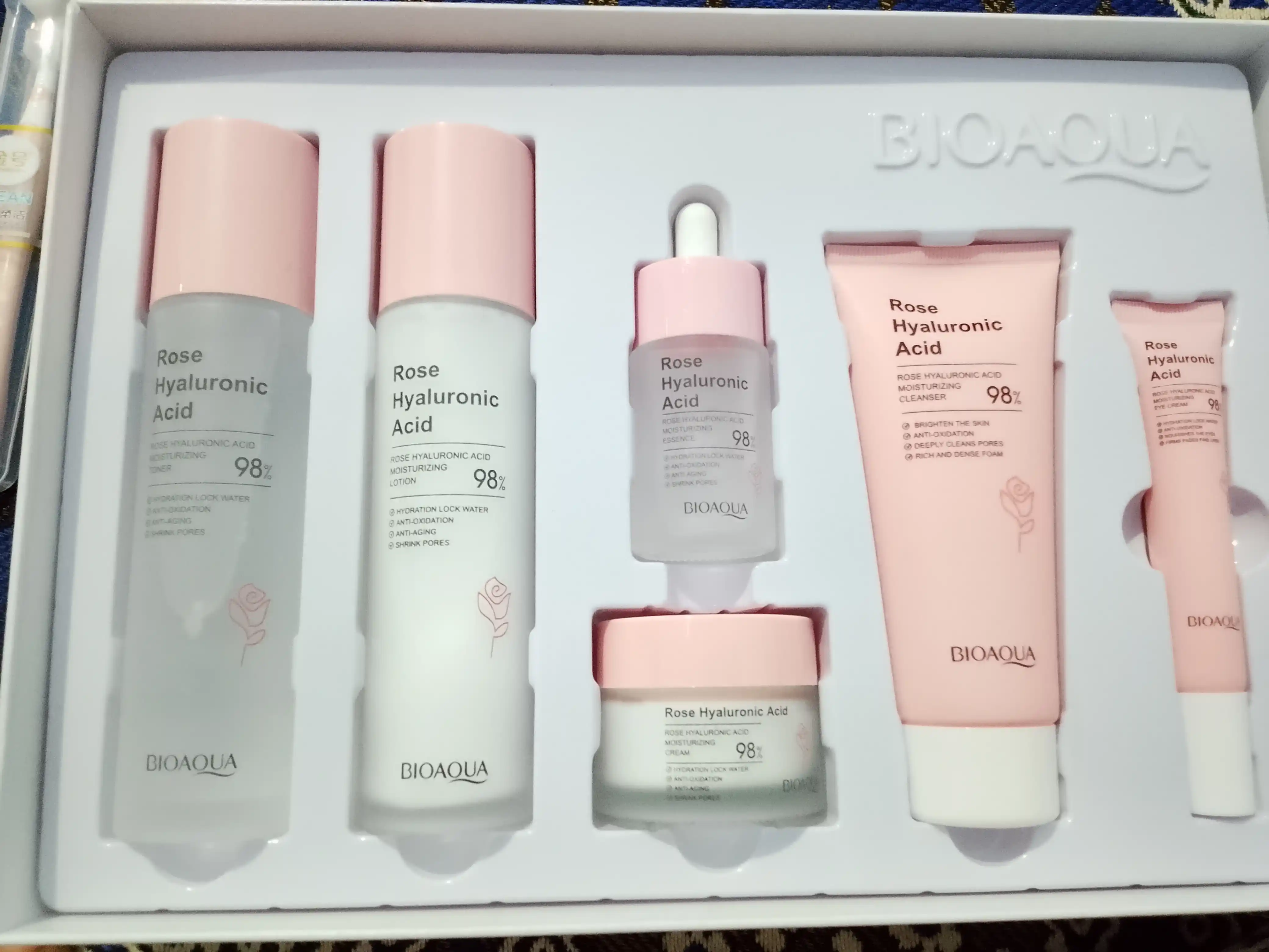 Подарочный набор для ухода за лицом Rose Hyaluronic Acid, 6 в 1 — увлажнение, сияние