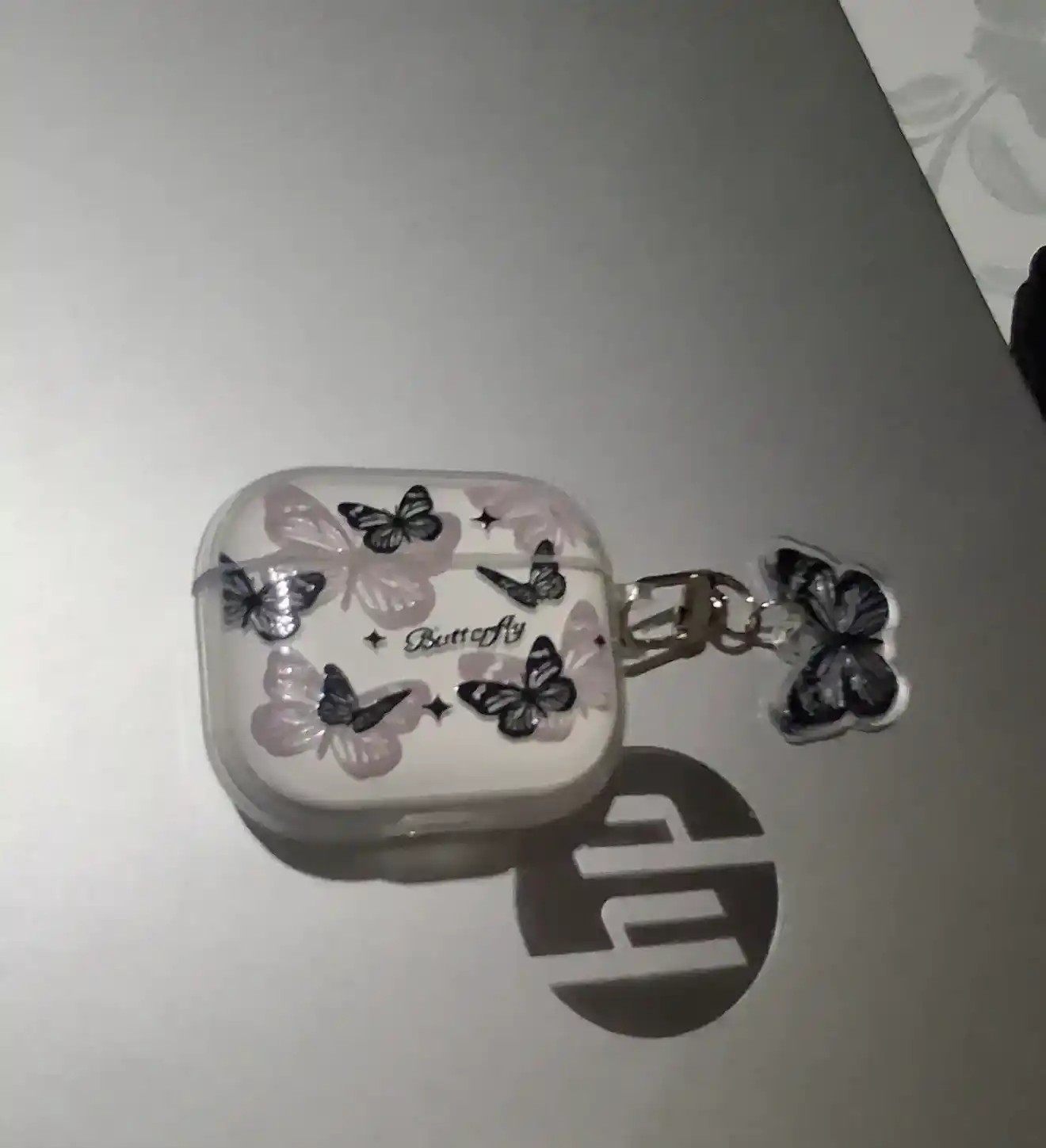Стильный чехол для AirPods Pro, AirPods Pro 2, AirPods 3, AirPods 4 с карабином