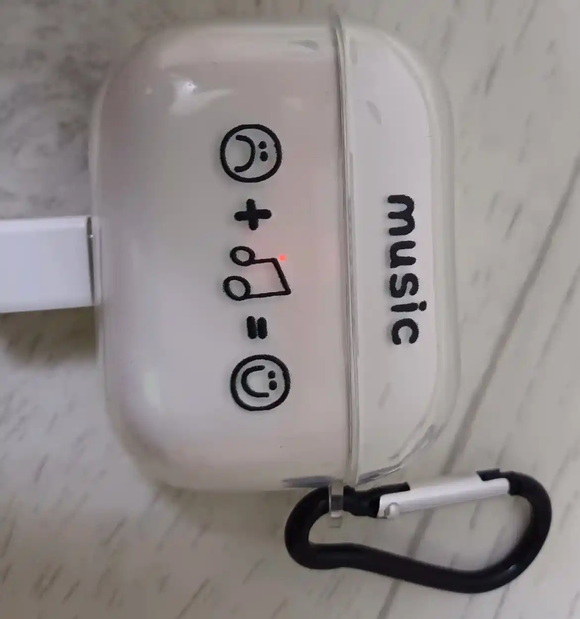 Стильный чехол для AirPods Pro, AirPods Pro 2, AirPods 3, AirPods 4 с карабином