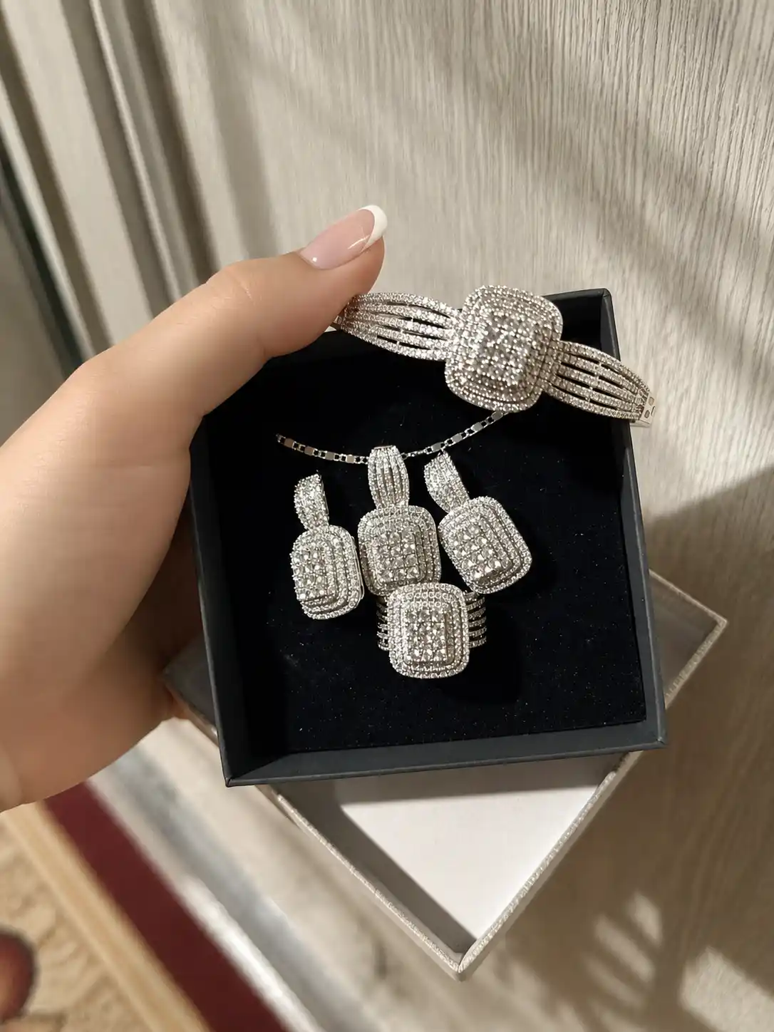 Xuping Stainless Steel Bijutery — коллекция украшений для женщин и девушек