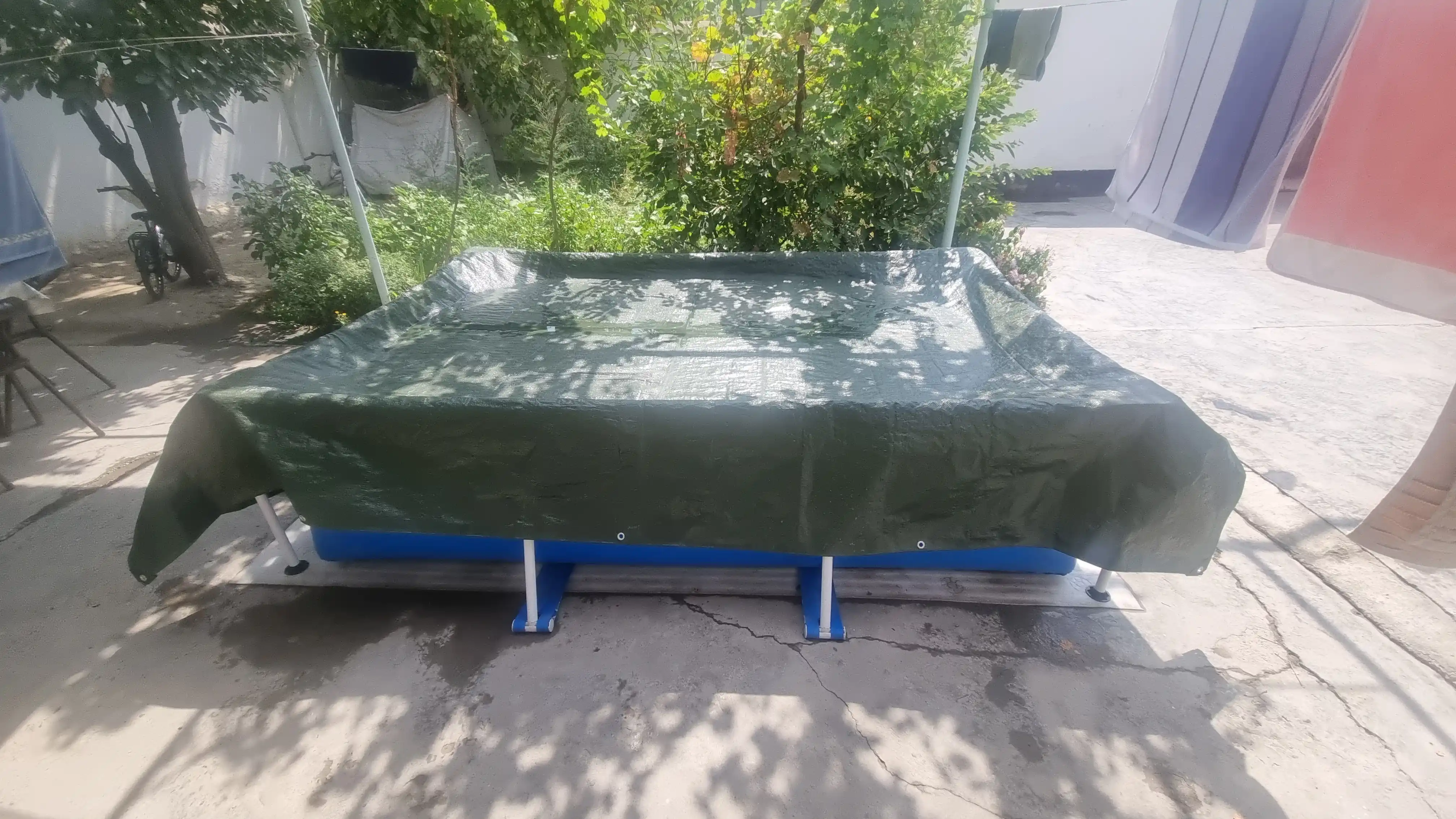 Tarpaulin tent, yengil brizent - yomg‘ir va qordan himoya