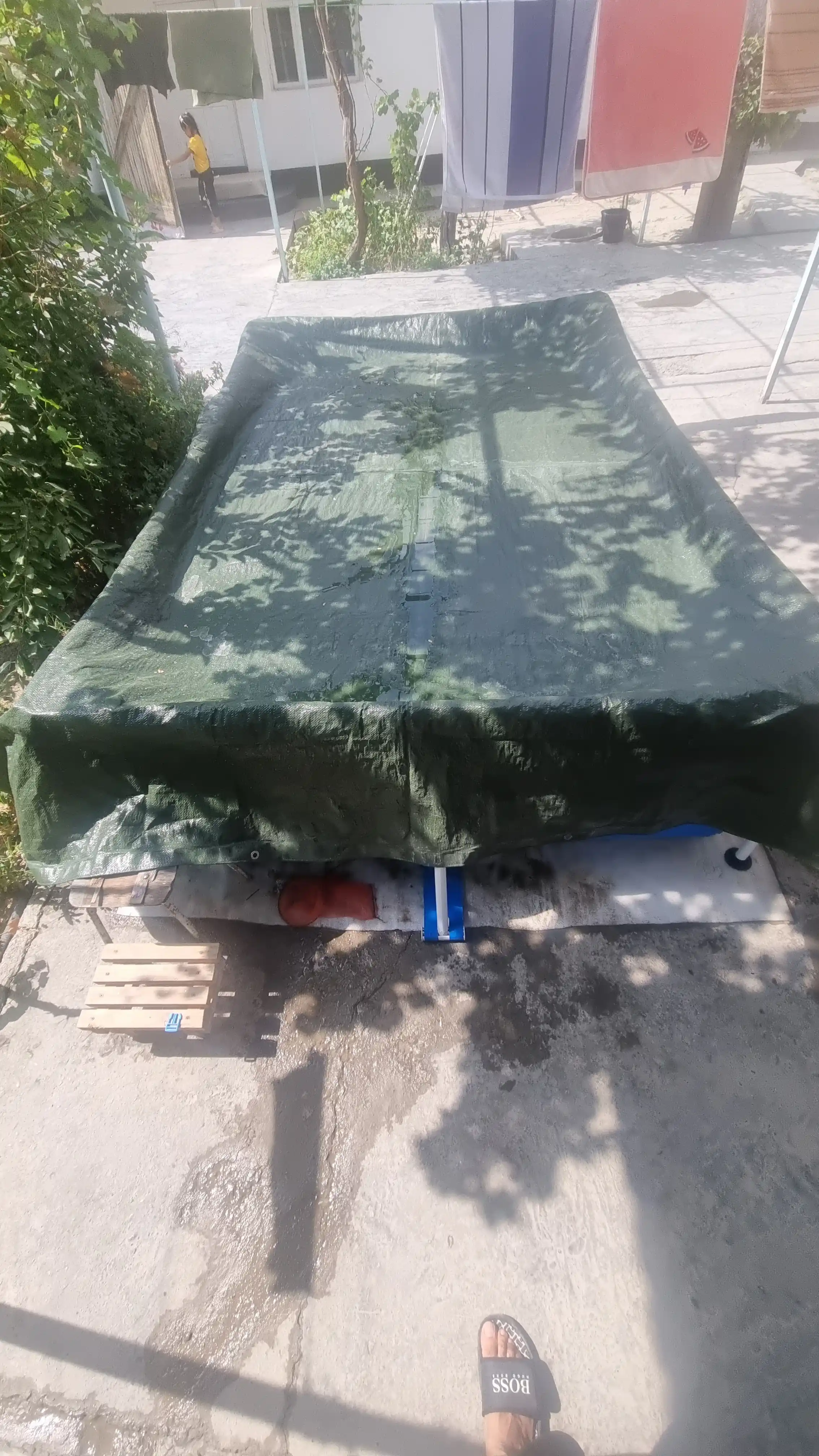 Tarpaulin tent, yengil brizent - yomg‘ir va qordan himoya