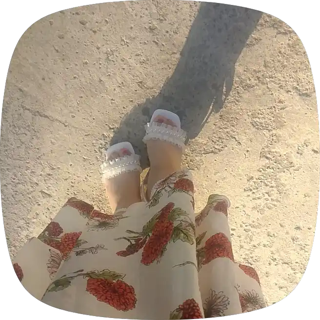 Ayollar uchun poshnali oqshom bosonojkalar