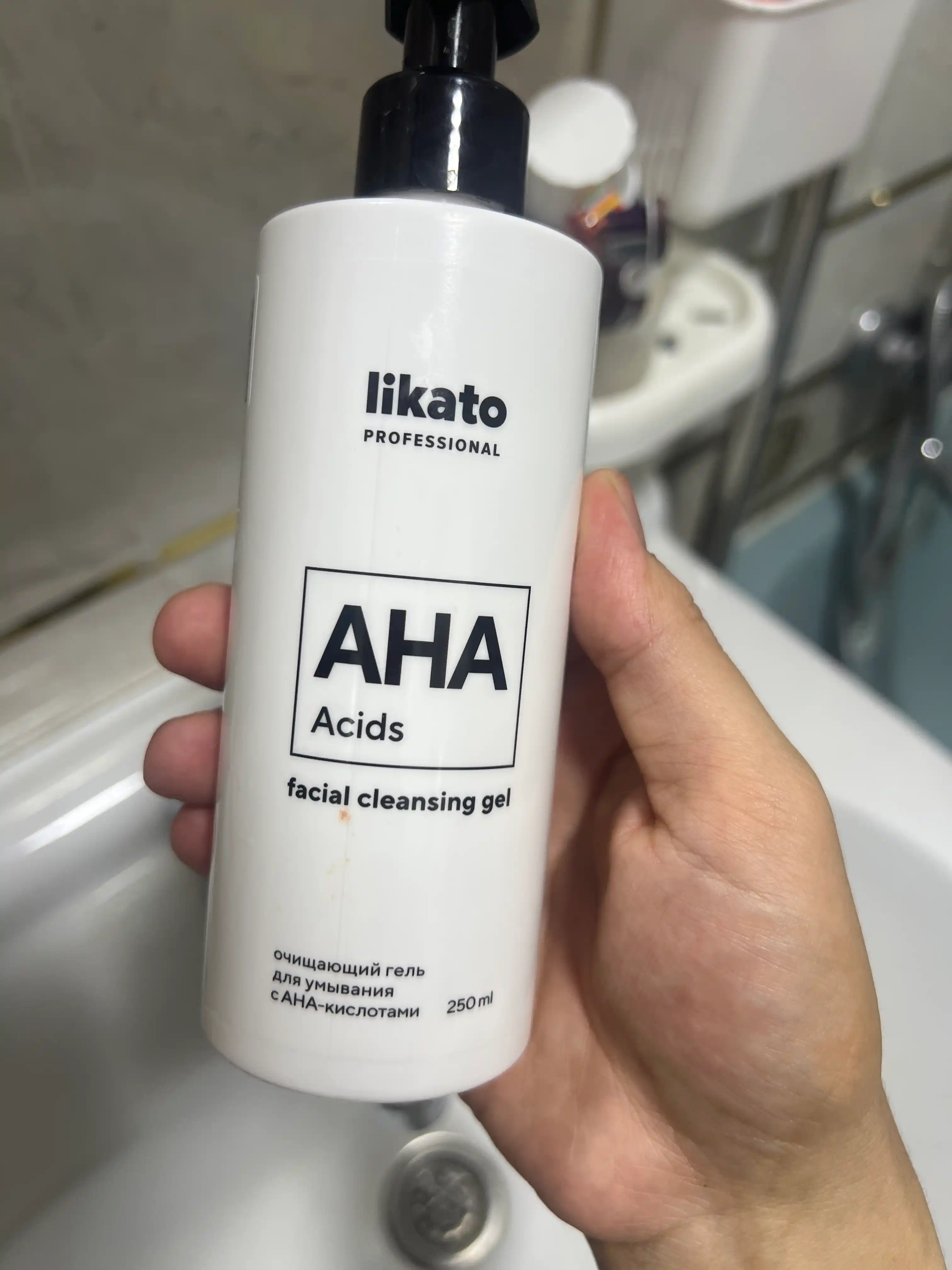 Очищающий гель для умывания с АНА-кислотами LIKATO professional, 250 мл, STD