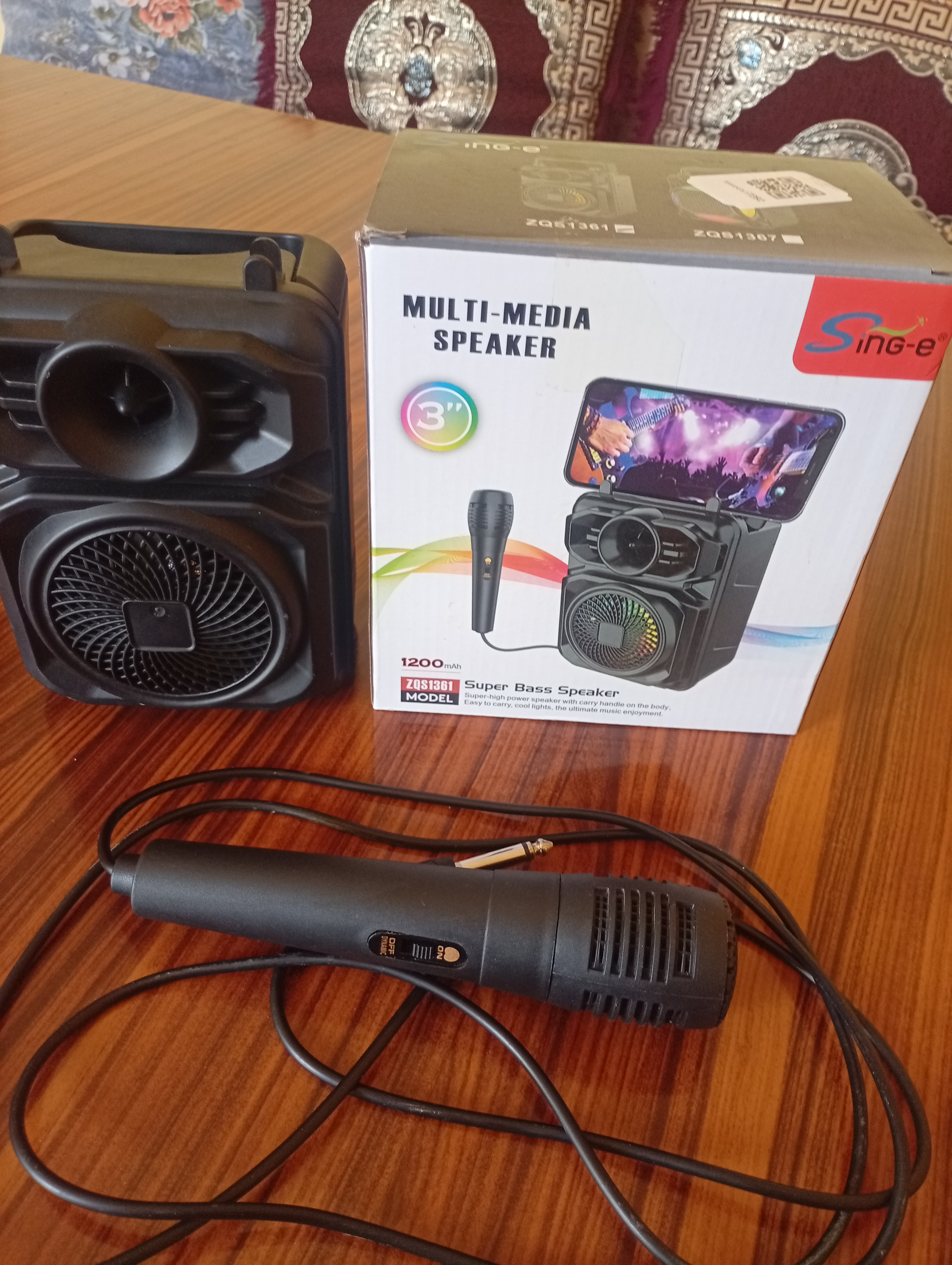 Simsiz katta karnay, karaoke musiqasi, mikrofon, pult va RGB yoritgich