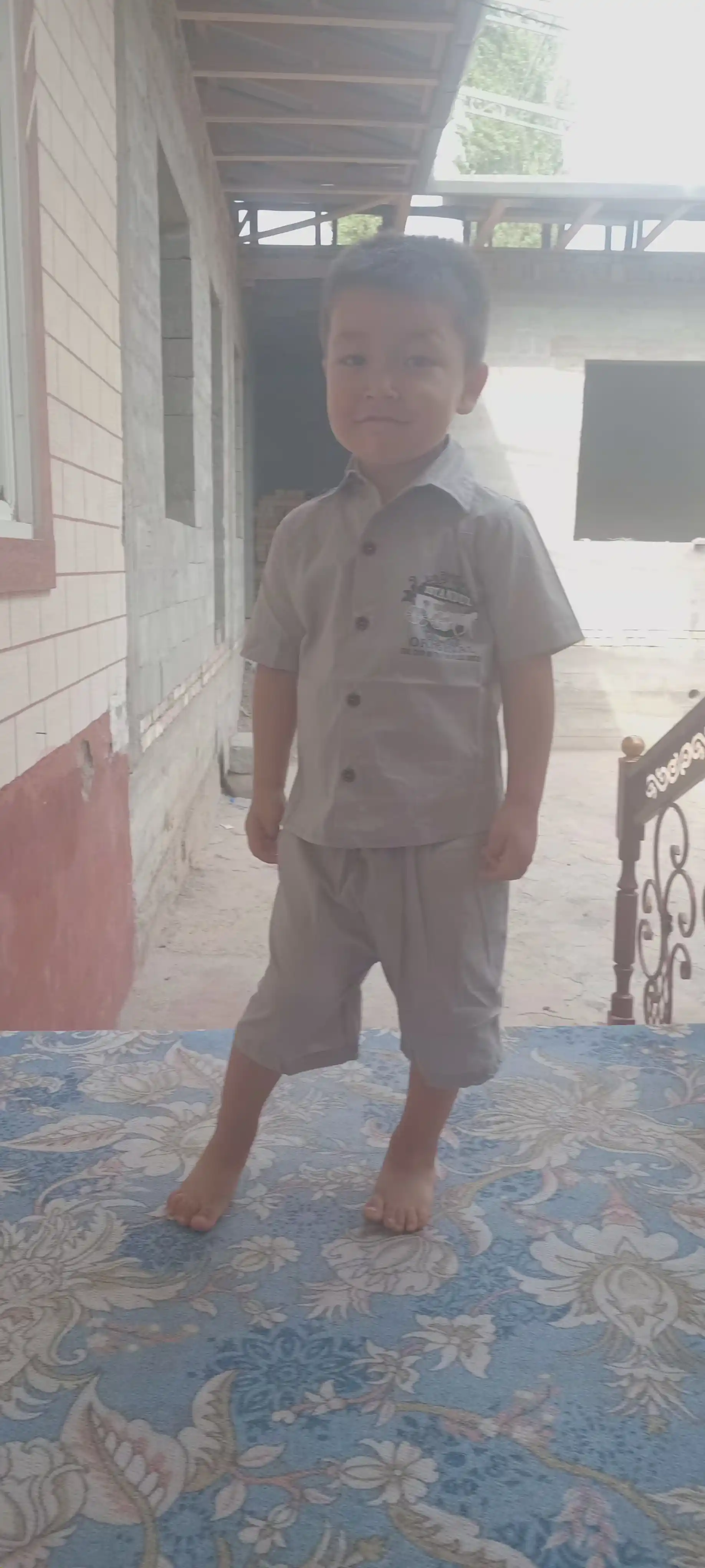 2-8 yoshli o‘g‘il bolalar uchun yozgi ko‘ylak va shortik to‘plami