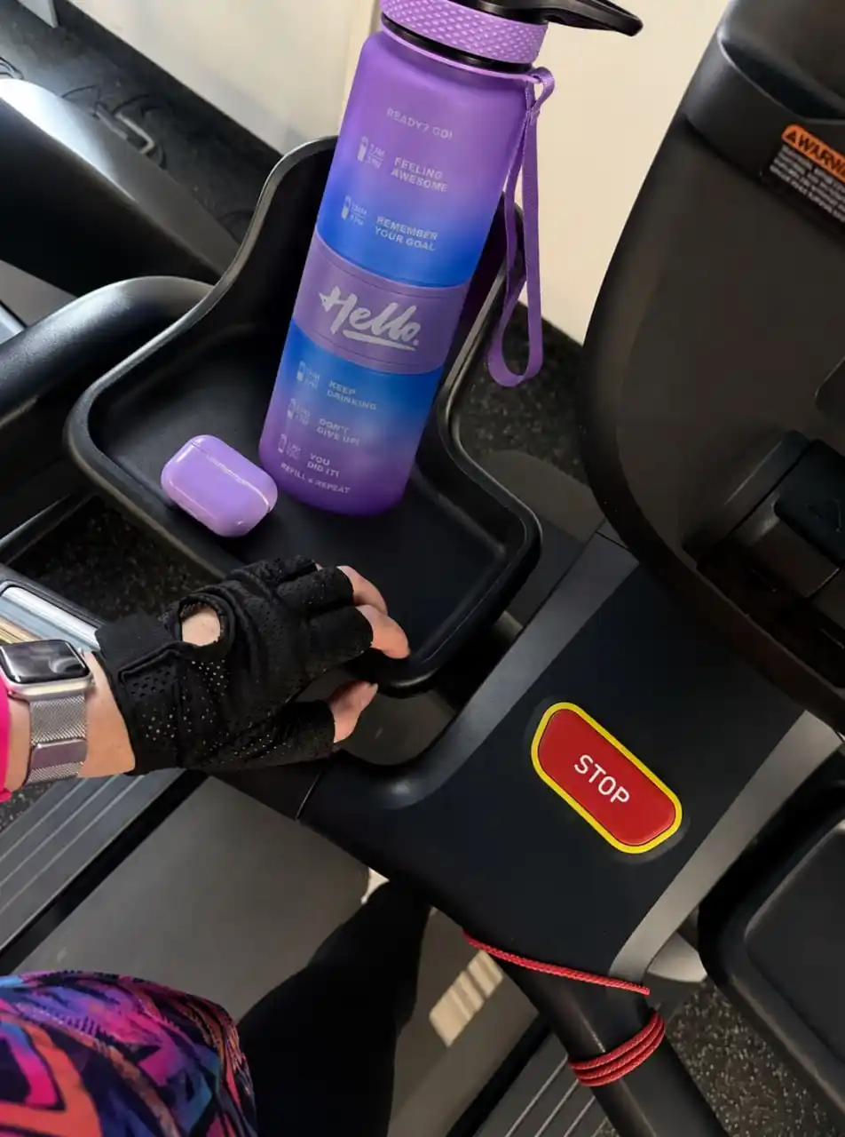 Sport uchun suv idishi 1000 ml, trubkali, sheyker, motivatsion shkalali