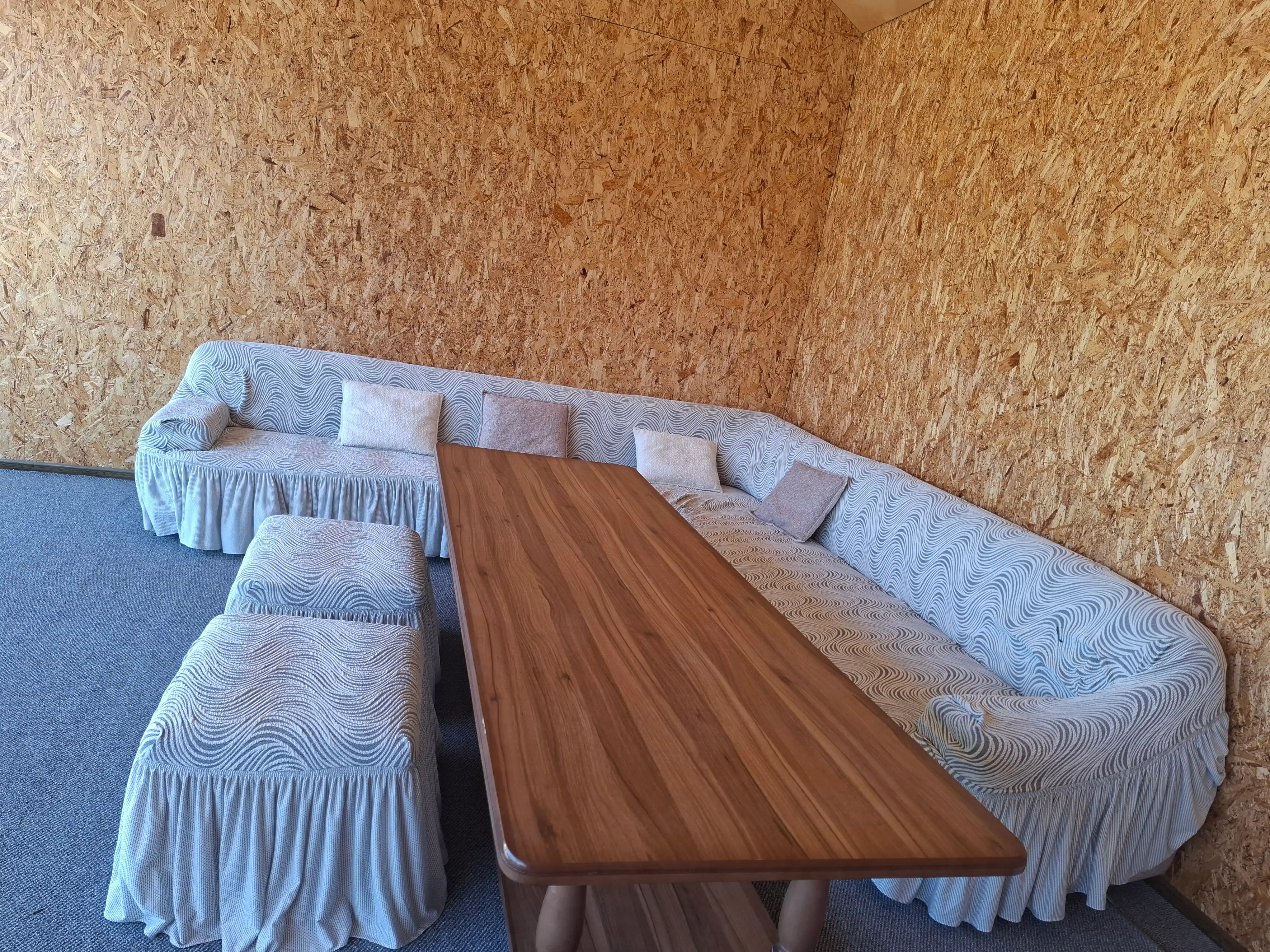 Burchakdagi divan uchun universal jakkard g‘ilof, 2 ta pufikli