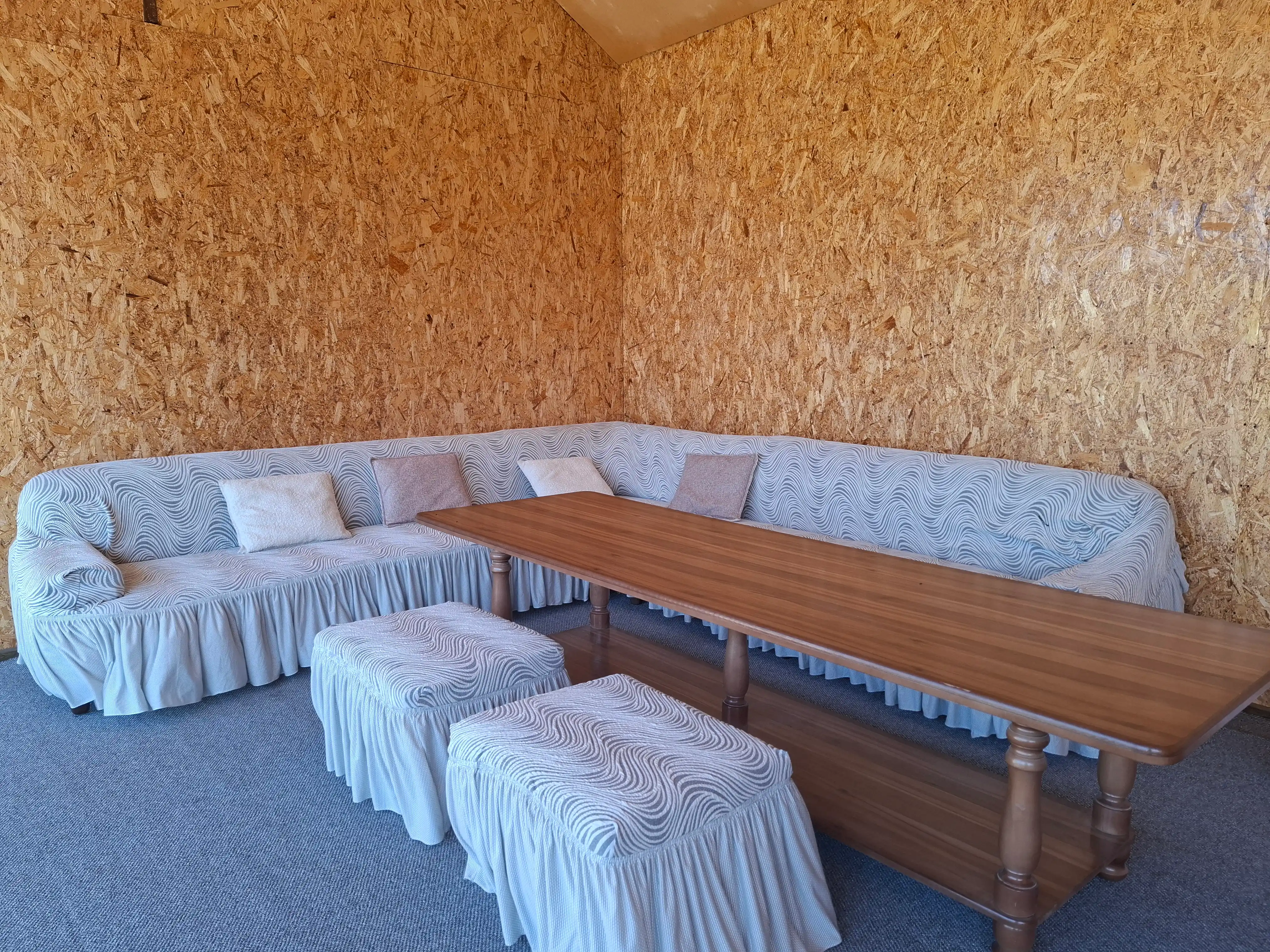 Burchakdagi divan uchun universal jakkard g‘ilof, 2 ta pufikli