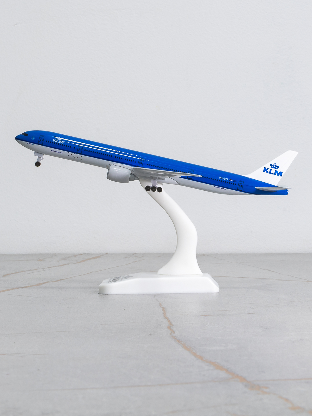 Модель самолёта Boeing 777, авиакомпания KLM Royal Dutch, 20 см, металл+пластик, шасси