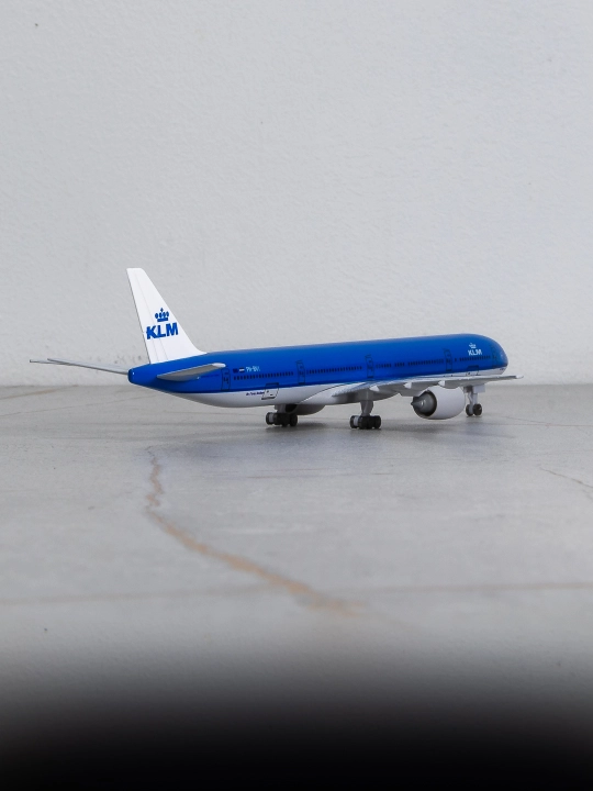 Модель самолёта Boeing 777, авиакомпания KLM Royal Dutch, 20 см, металл+пластик, шасси