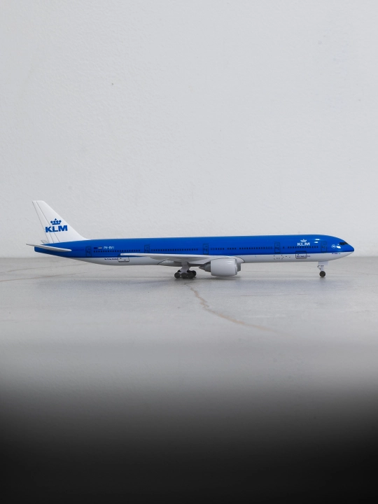 Модель самолёта Boeing 777, авиакомпания KLM Royal Dutch, 20 см, металл+пластик, шасси
