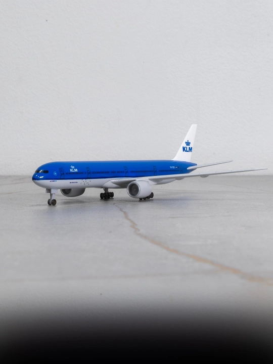 Модель самолёта Boeing 777, авиакомпания KLM Royal Dutch, 20 см, металл+пластик, шасси