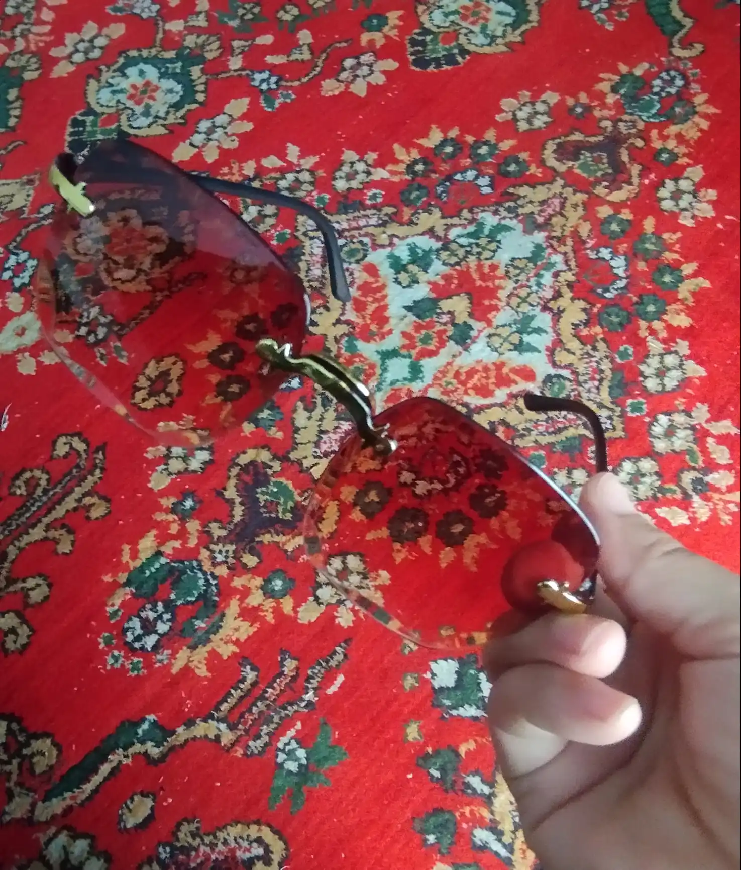 Ayollar uchun quyoshdan saqlovchi ko'zoynak, ramkasiz, moda uslubidagi