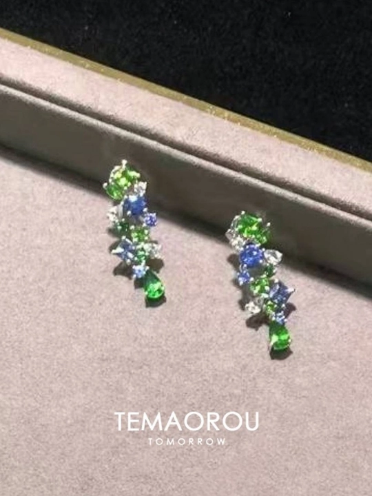 Ayollar taqinchoqlari, marjon, zirak, choker, braslet, bijuteriya, taqinchoqlar to‘plami