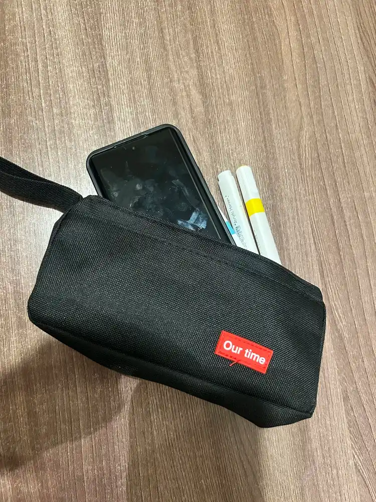 Maktab qalamdoni penal 70+ buyum uchun, Oxford 600D, 2 bo‘limli, telefon sig‘adi