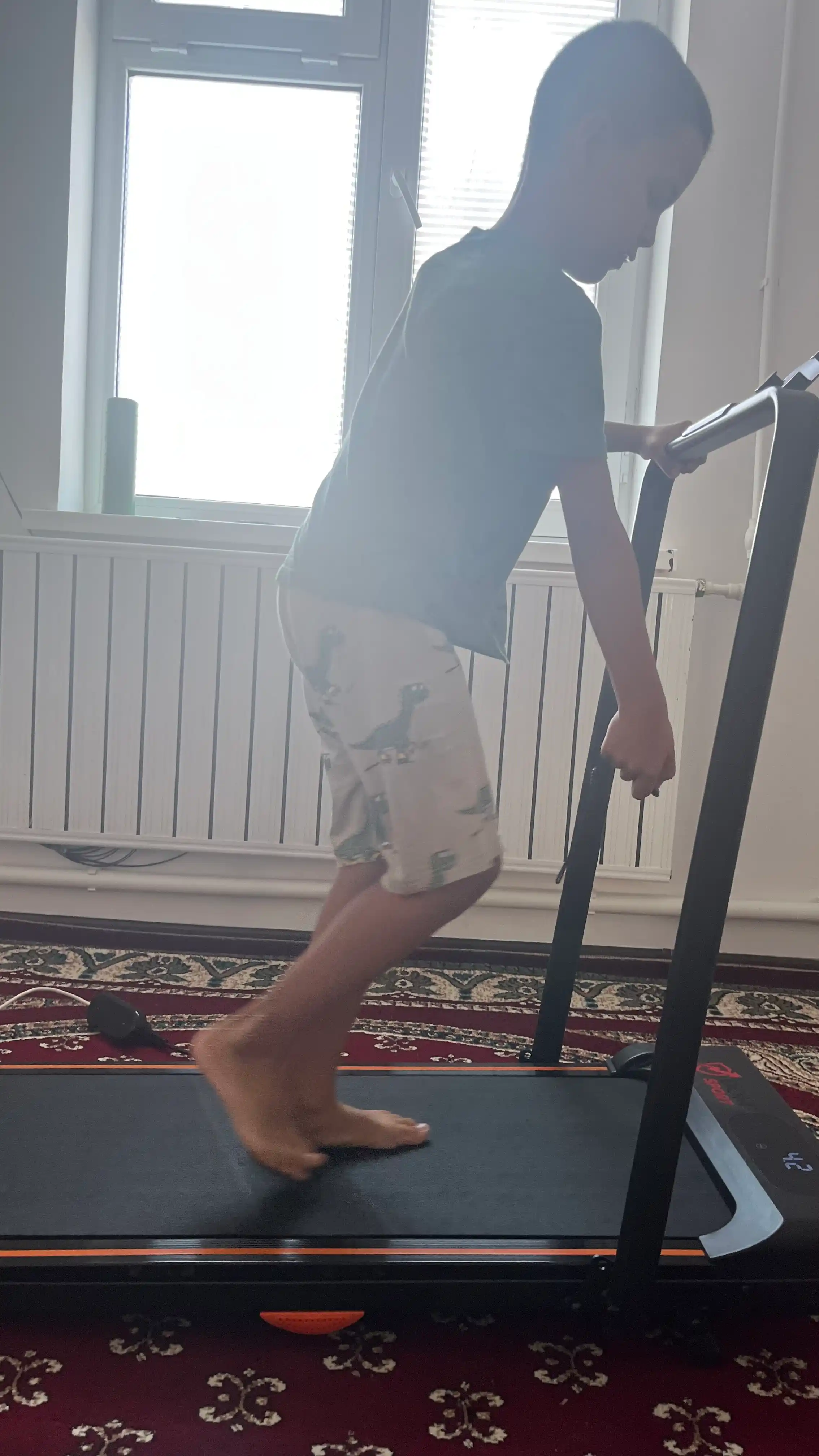 FIDGO uy uchun yugurish yo‘lagi, tezlikni boshqarish funksiyasi bilan