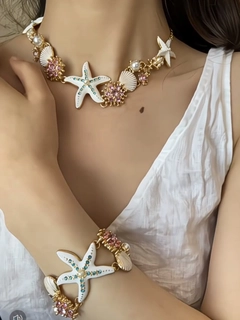 Розовый