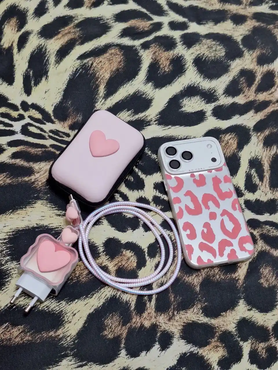 Quvvatlash to‘plami, 2 tasi 1 da, g‘ilof + kabel va adapter himoyasi, simlar uchun organayzer