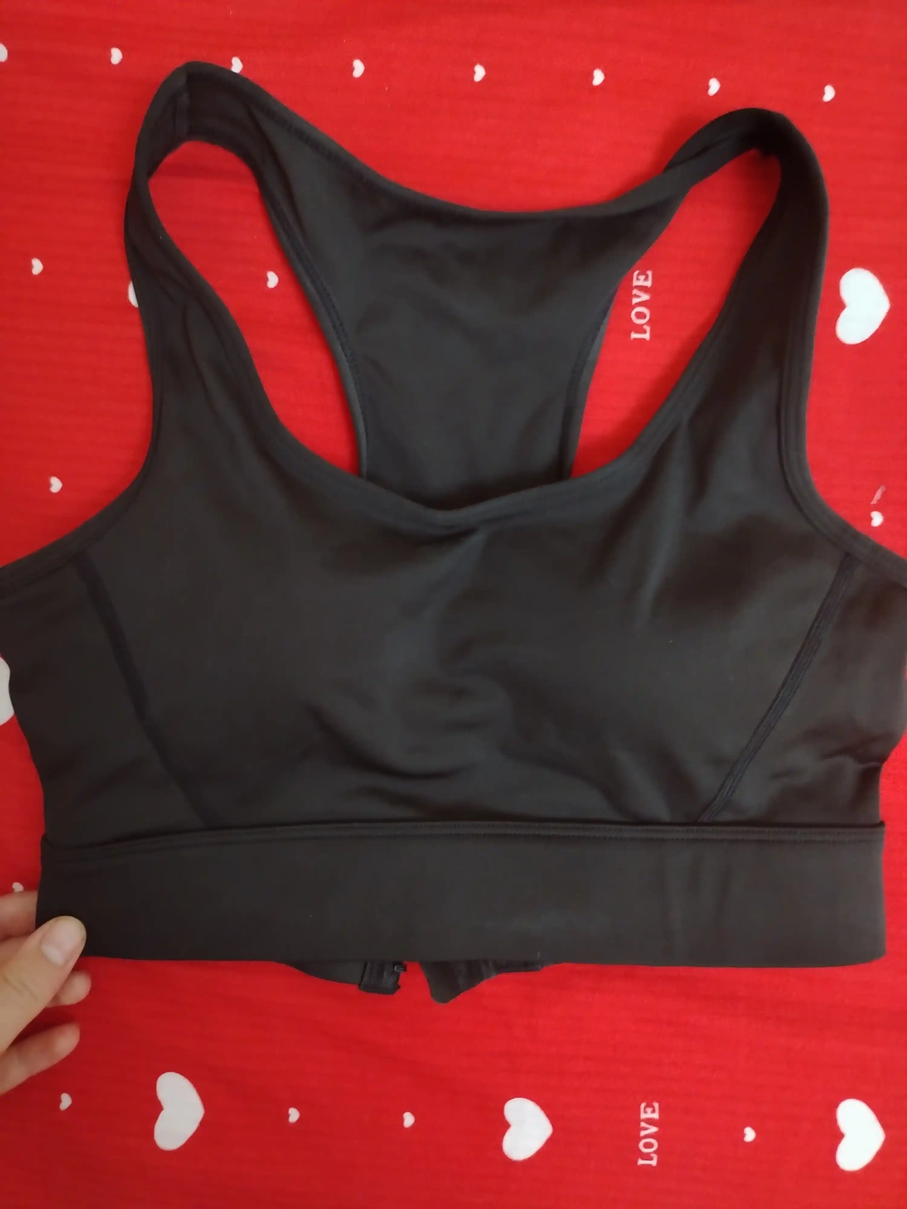 Ayollar sport topi Kioko. Olinadigan chashkali sport to'pi. Ayollar spor kiyimi
