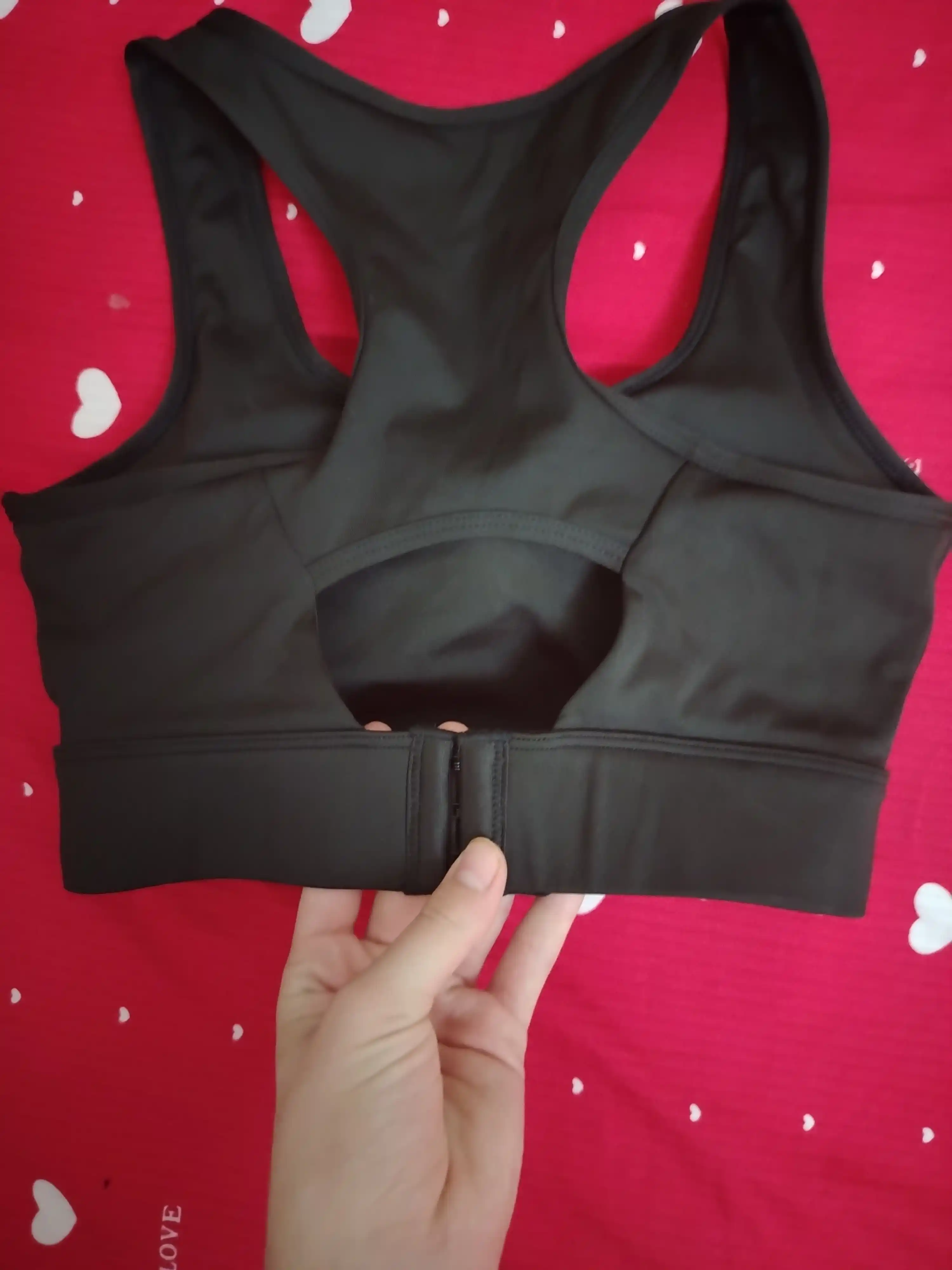 Ayollar sport topi Kioko. Olinadigan chashkali sport to'pi. Ayollar spor kiyimi