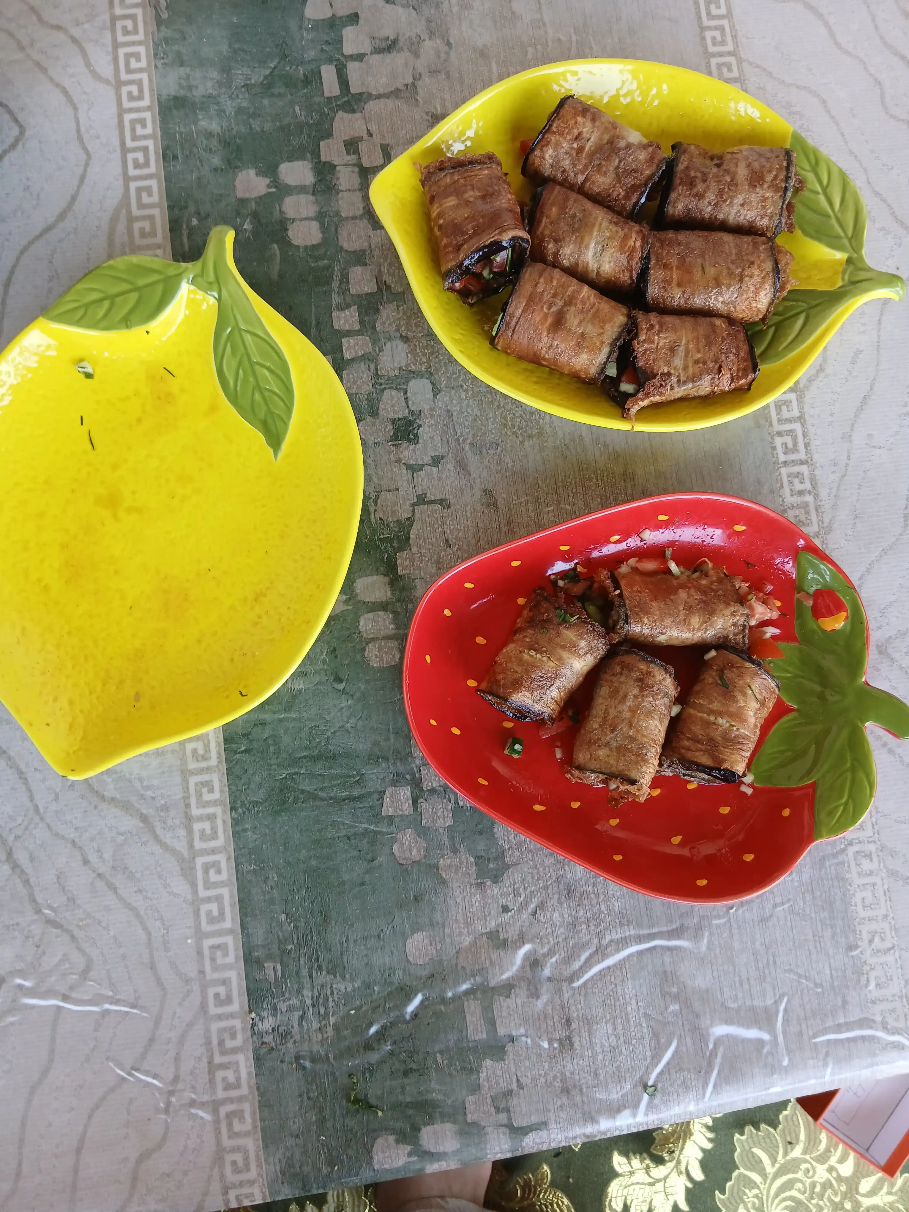 Керамическое сервировочное блюдо "Клубника", 23 см