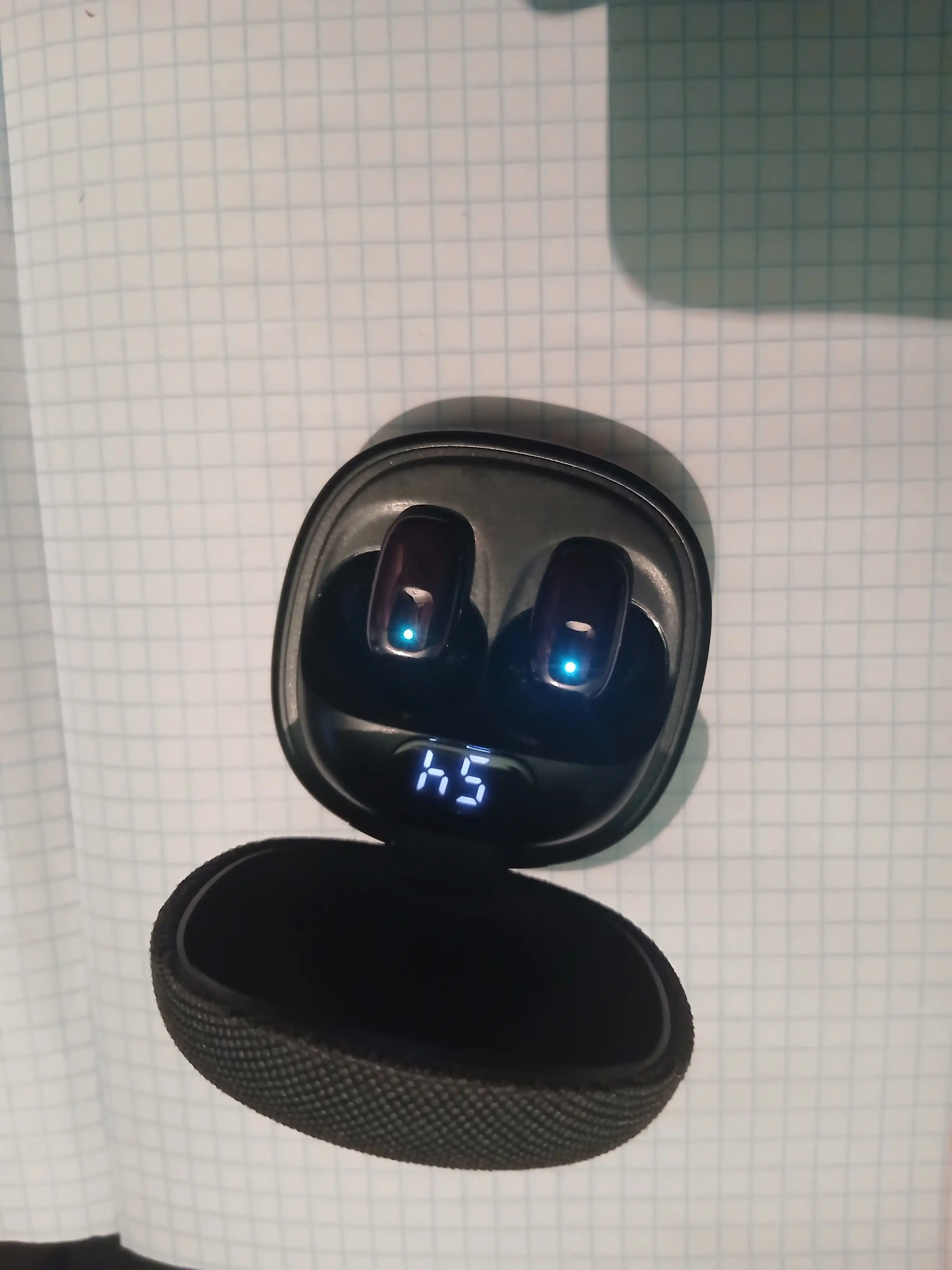 Raqamli displeyli simsiz Bluetooth quloqchin, matoli premium g‘ilof, 6 rang