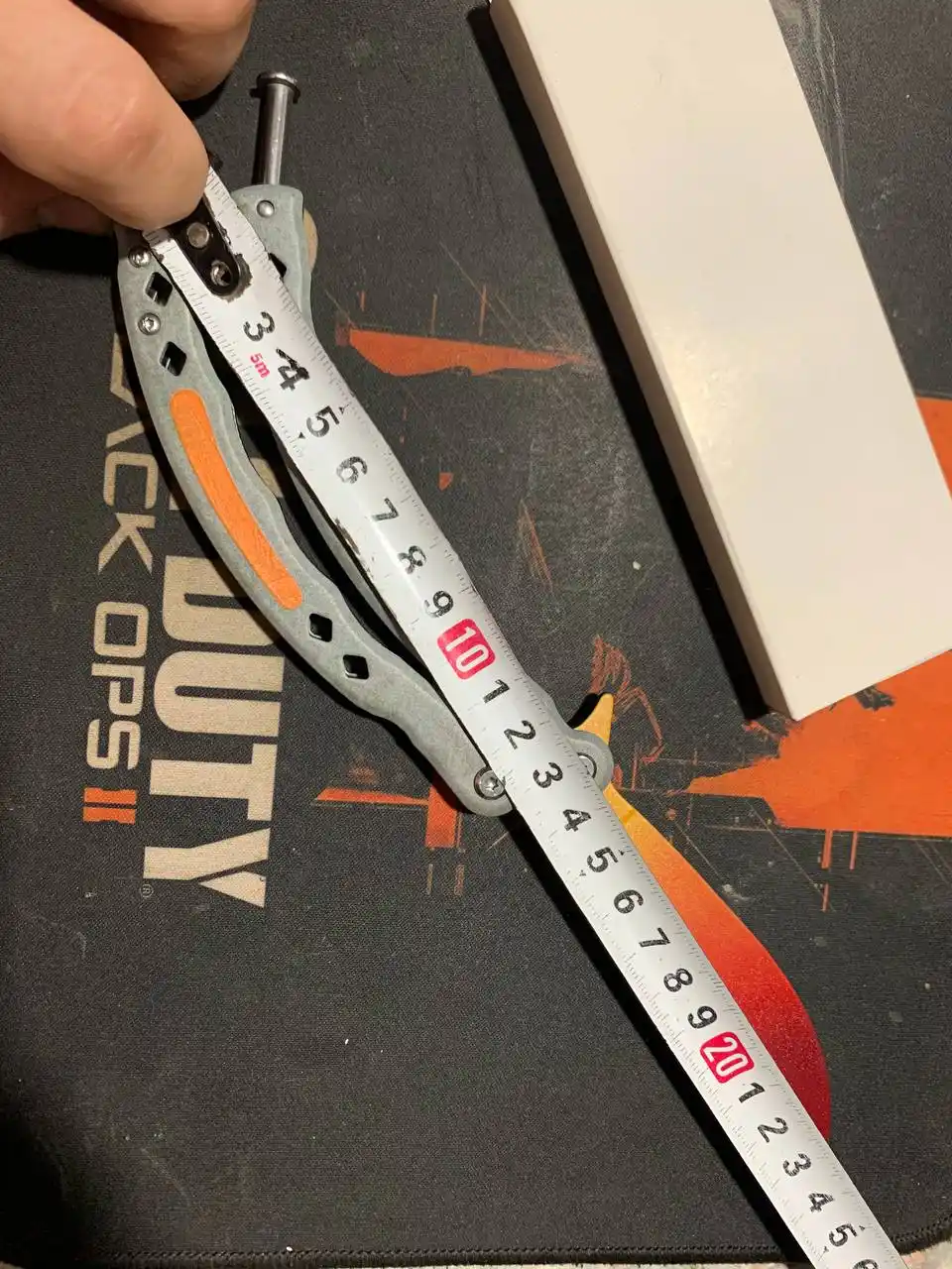 Mashq uchun kapalak pichoq-balisong, o‘tkirlanmagan metall tig‘, fokuslar uchun