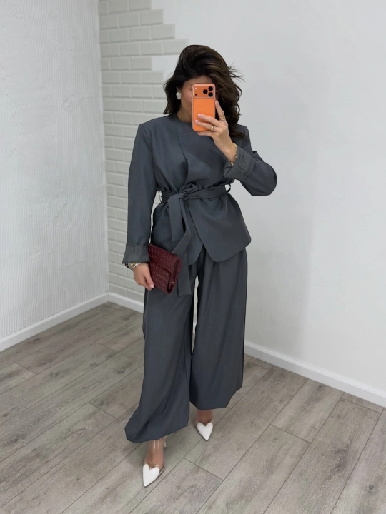 Ayollar uchun klassik ikki o‘lchamli kostyum-shim Oversize, standart o‘lcham 42-48