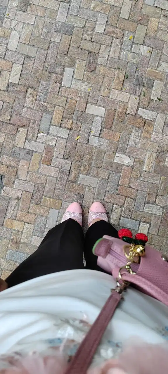 Ayollar sumkasi, mini Longchamp Le Pliage uslubida, yelkadan o‘tkazilgan ixcham
