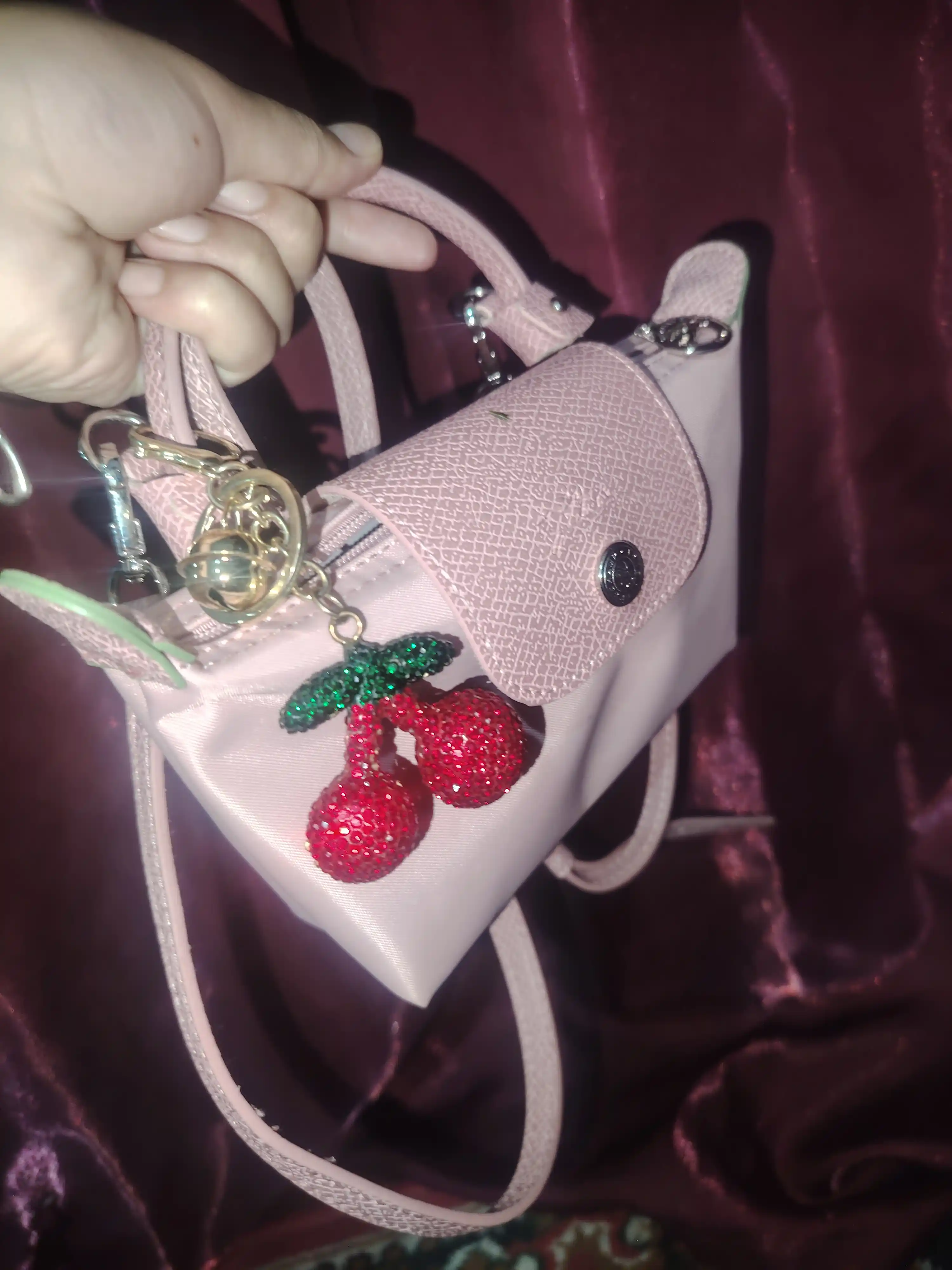 Ayollar sumkasi, mini Longchamp Le Pliage uslubida, yelkadan o‘tkazilgan ixcham