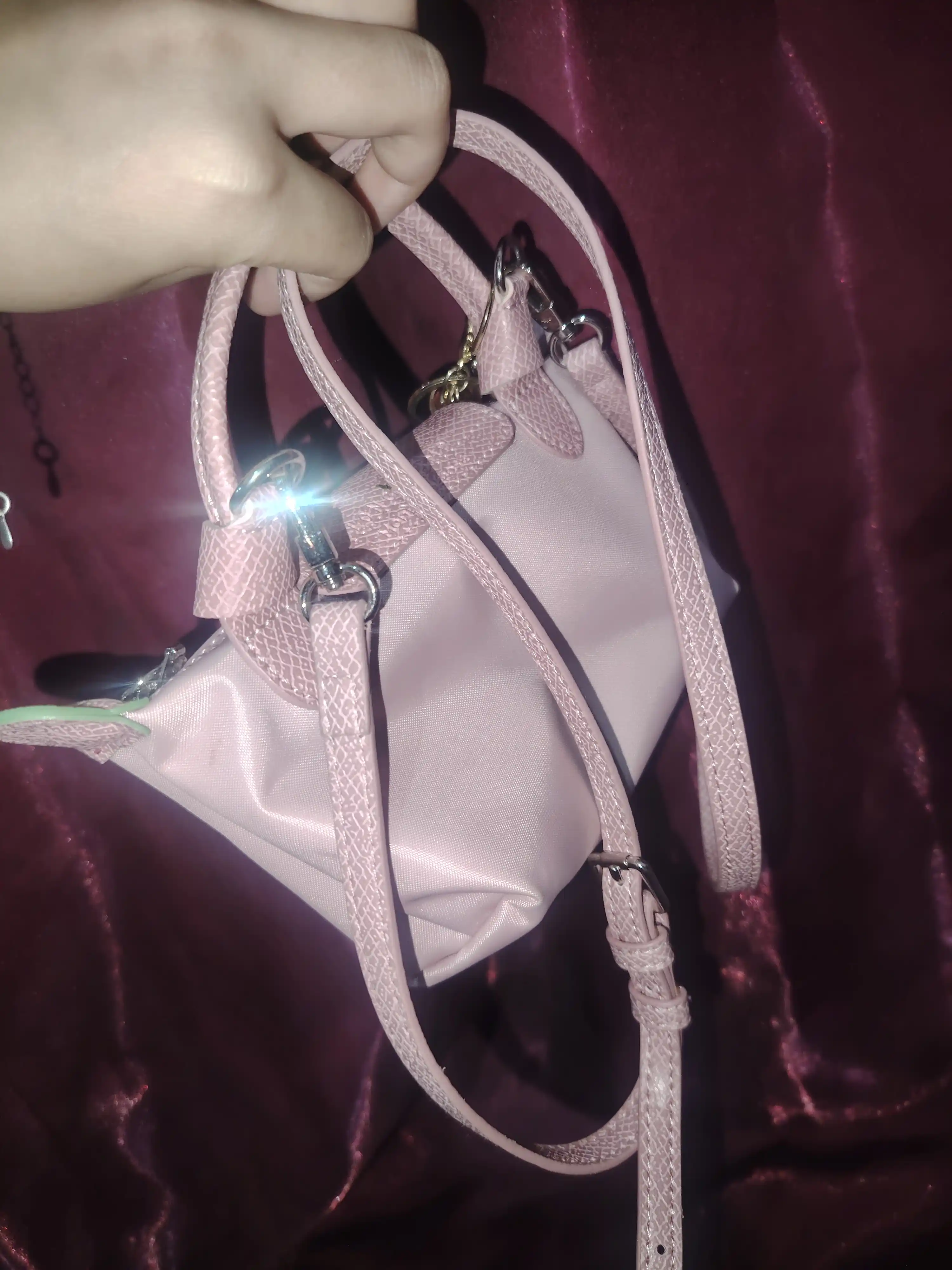 Ayollar sumkasi, mini Longchamp Le Pliage uslubida, yelkadan o‘tkazilgan ixcham