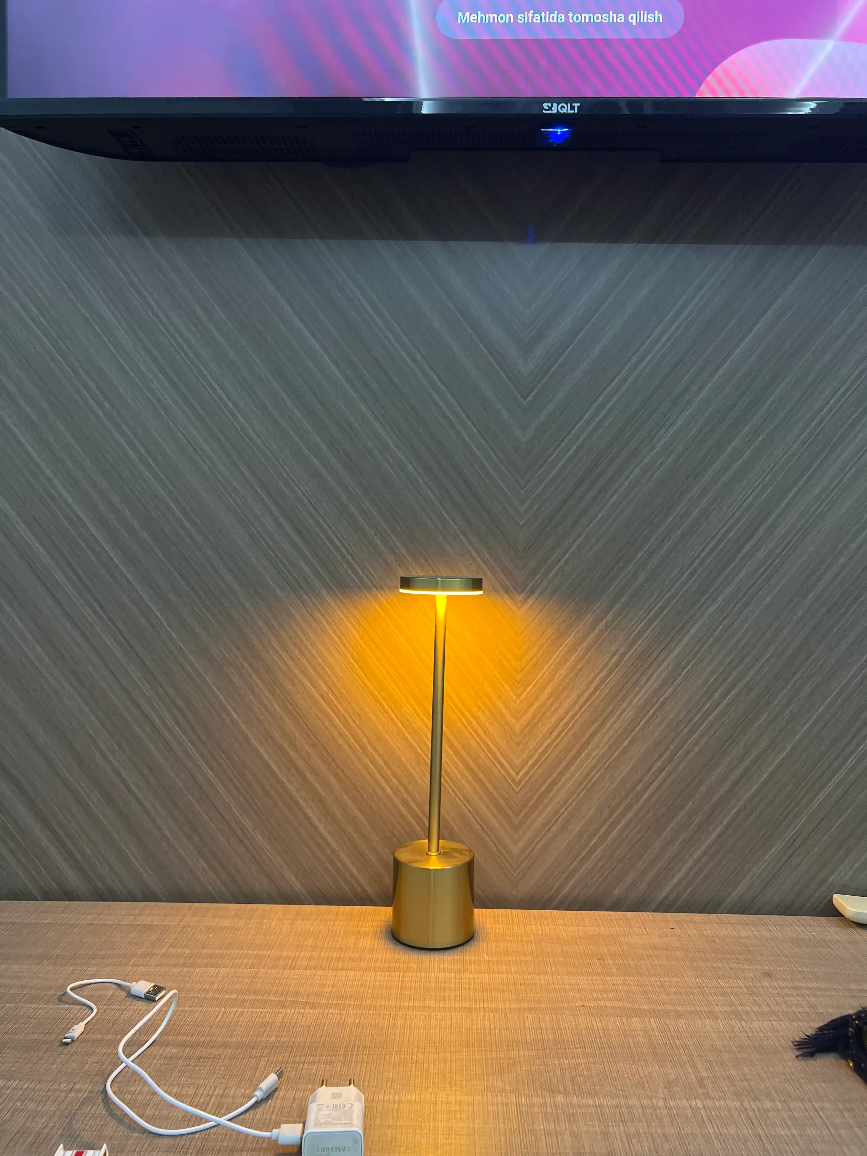 O‘qish uchun stolga o‘rnatiladigan svetodiod lampa