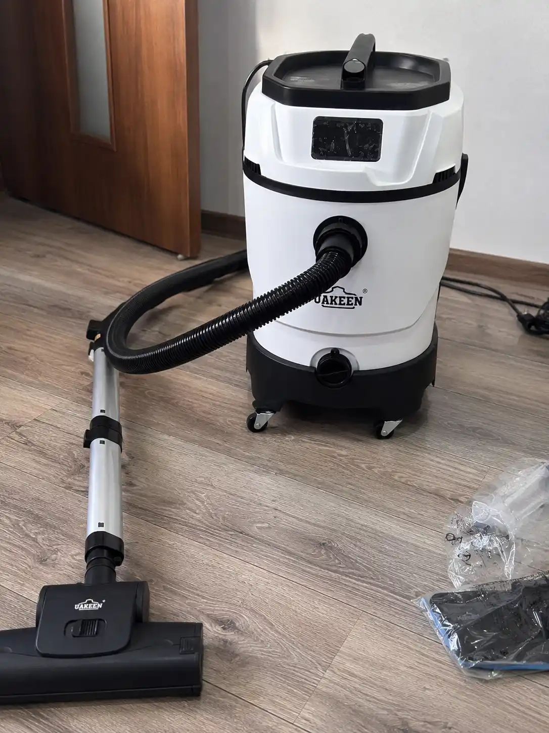 Моющий пылесос Uakeen ZL-942 Steam CarpetCleaner с аквафильтром для сухой и влажной уборки