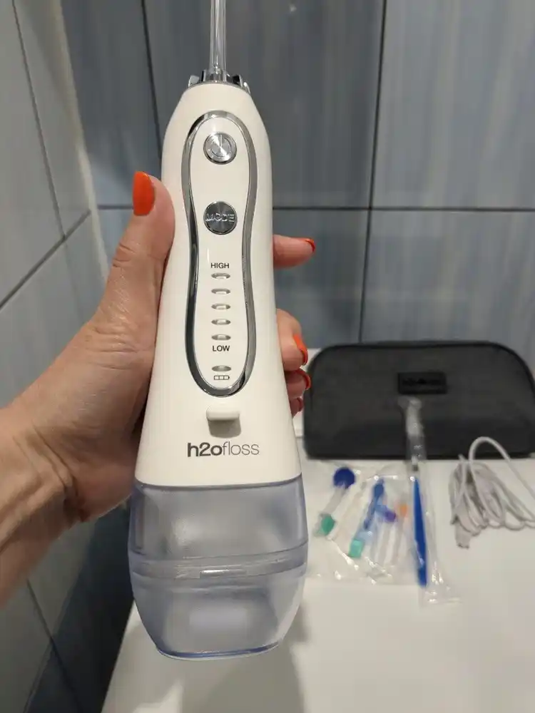 Tishlar uchun H2ofloss og‘iz bo‘shlig‘i uchun portativ irrigator