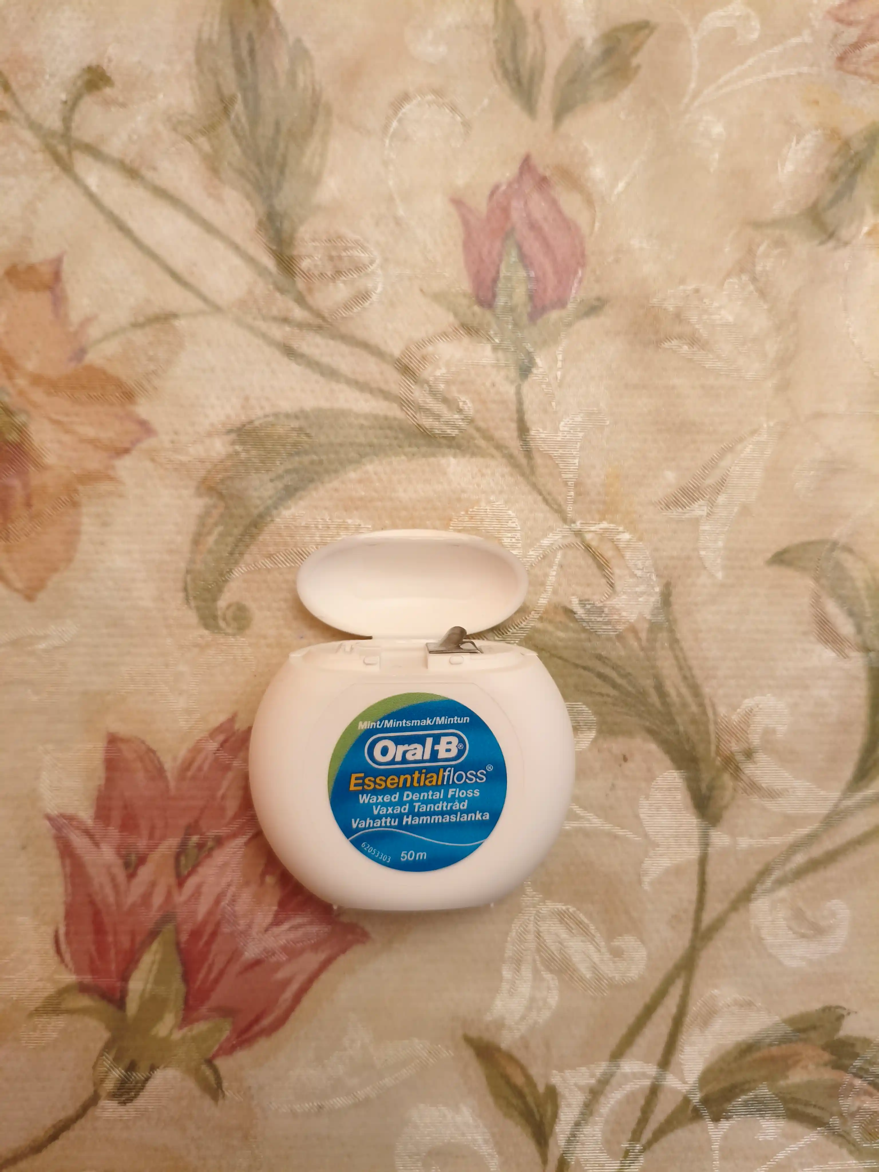 Oral-B Essential Floss — Ideal Tozalash Uchun Tish Ipi