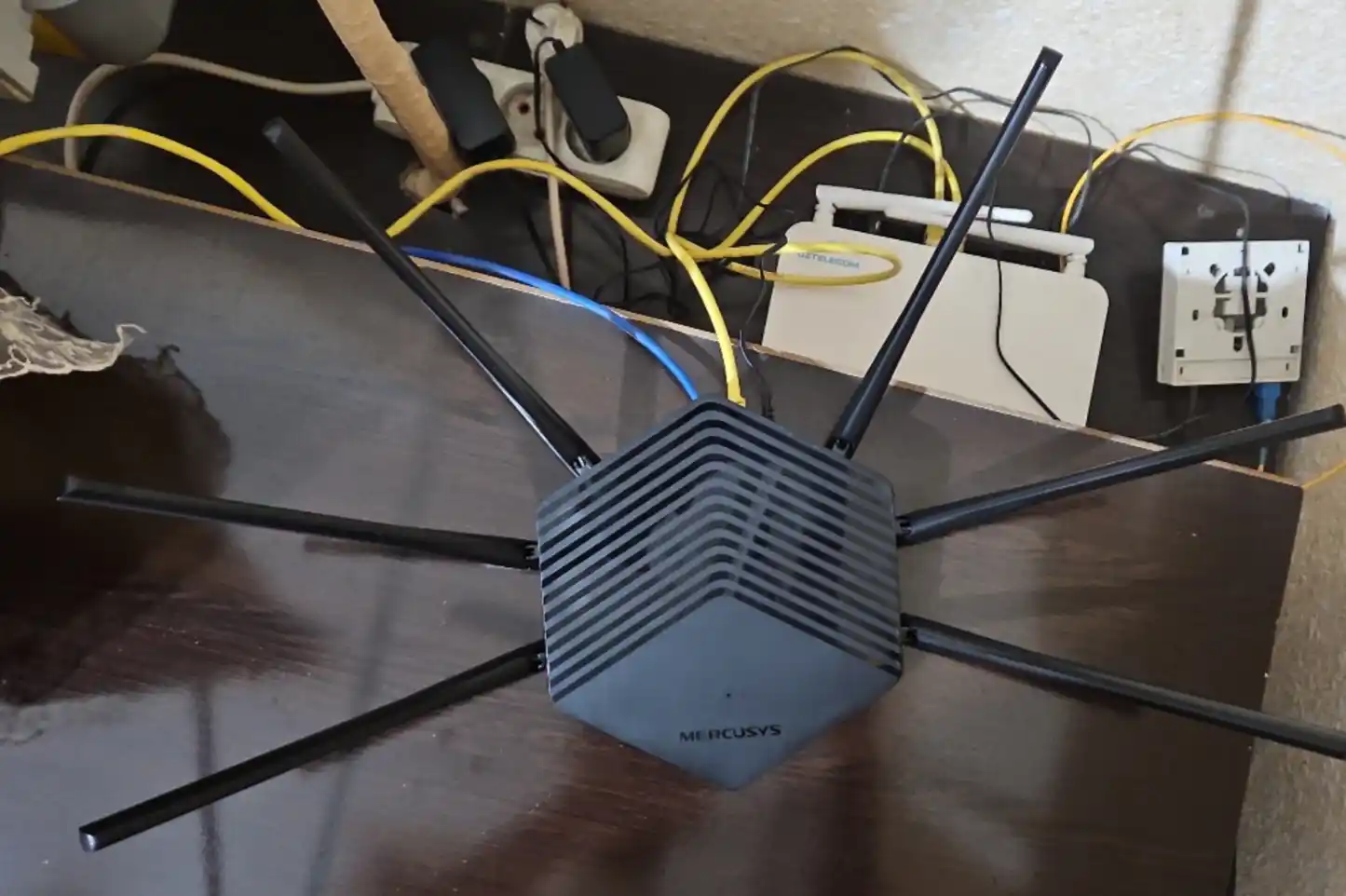 Mercusys MR50G — AC1900 Dual-Band Gigabit Wi-Fi Router