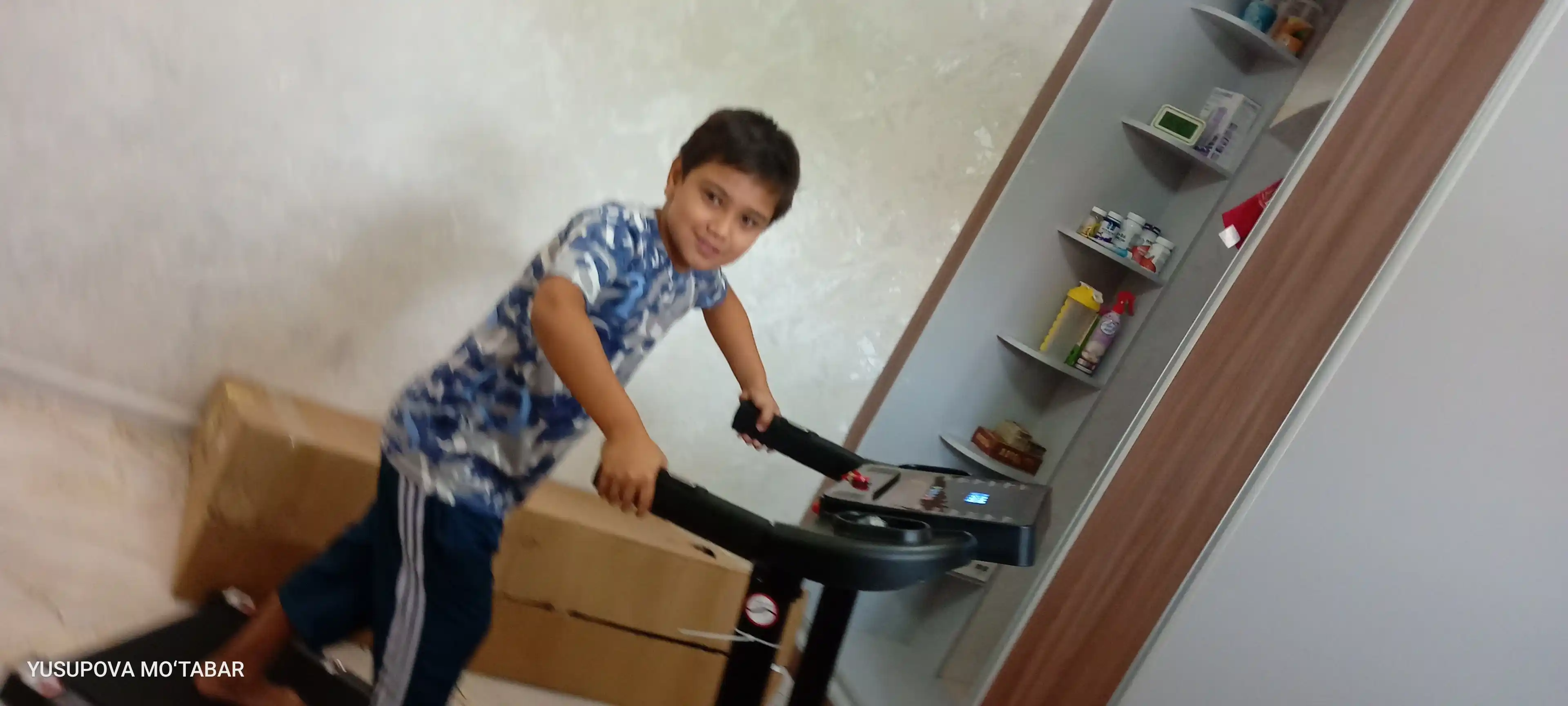Uy va ofis uchun yugurish yo‘lagi, erkaklar va ayollar uchun kardiotrenajer