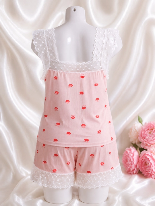 Ayollar uchun yengil pijama