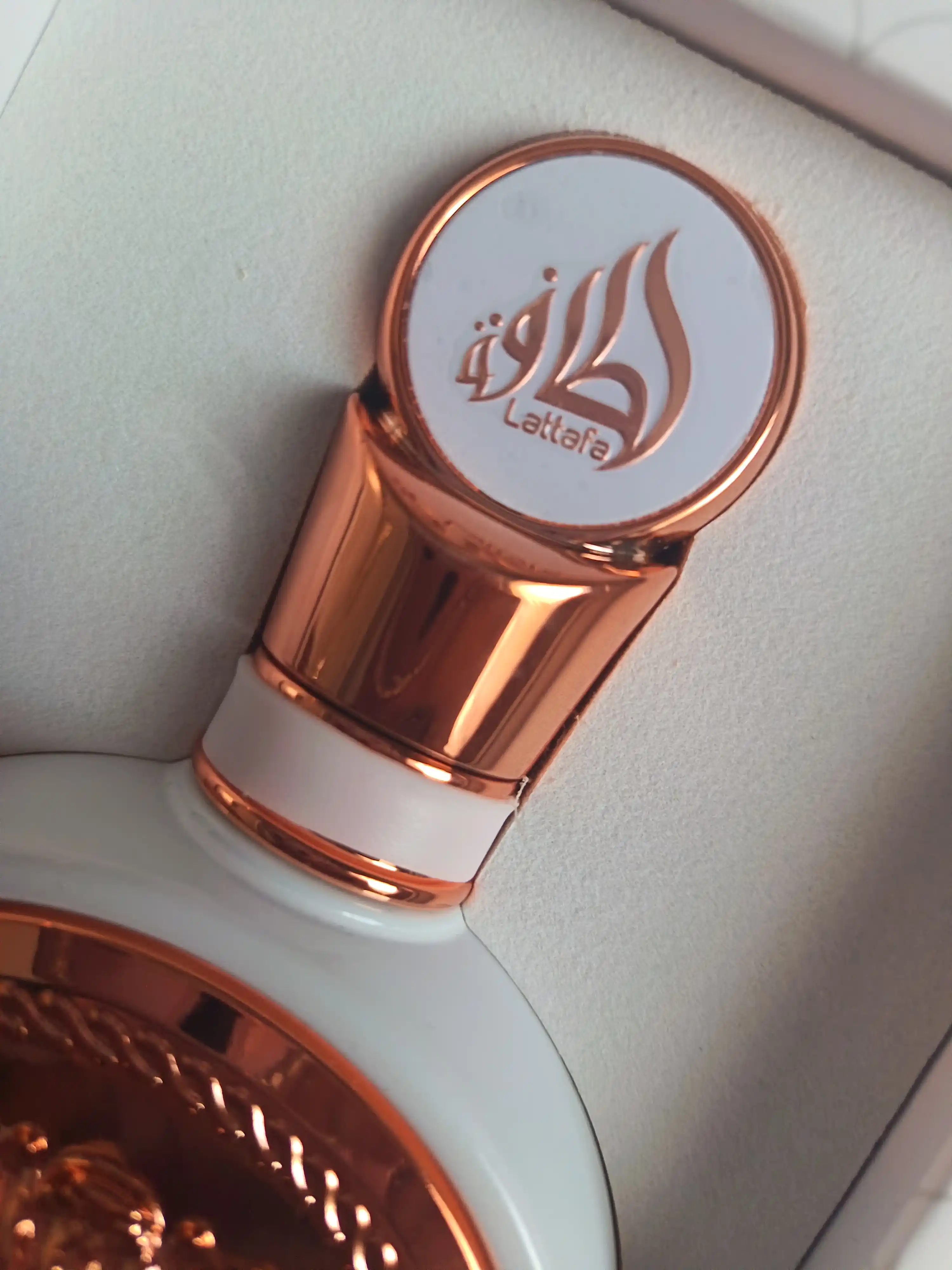 Lattafa Fakhar Rose - ayollar atri, 100 ml
