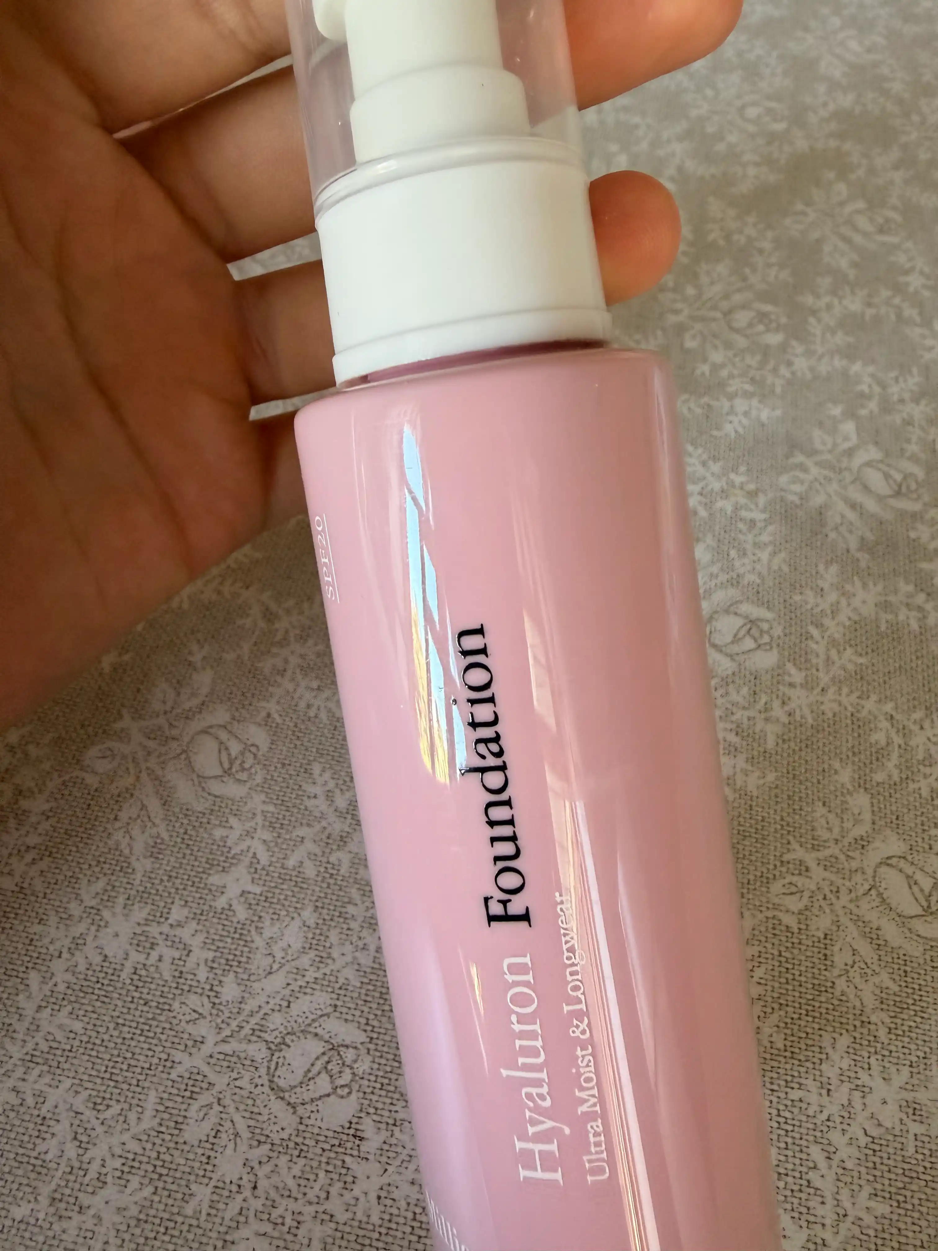 Tonal kremi AMA Hyaluron Foundation