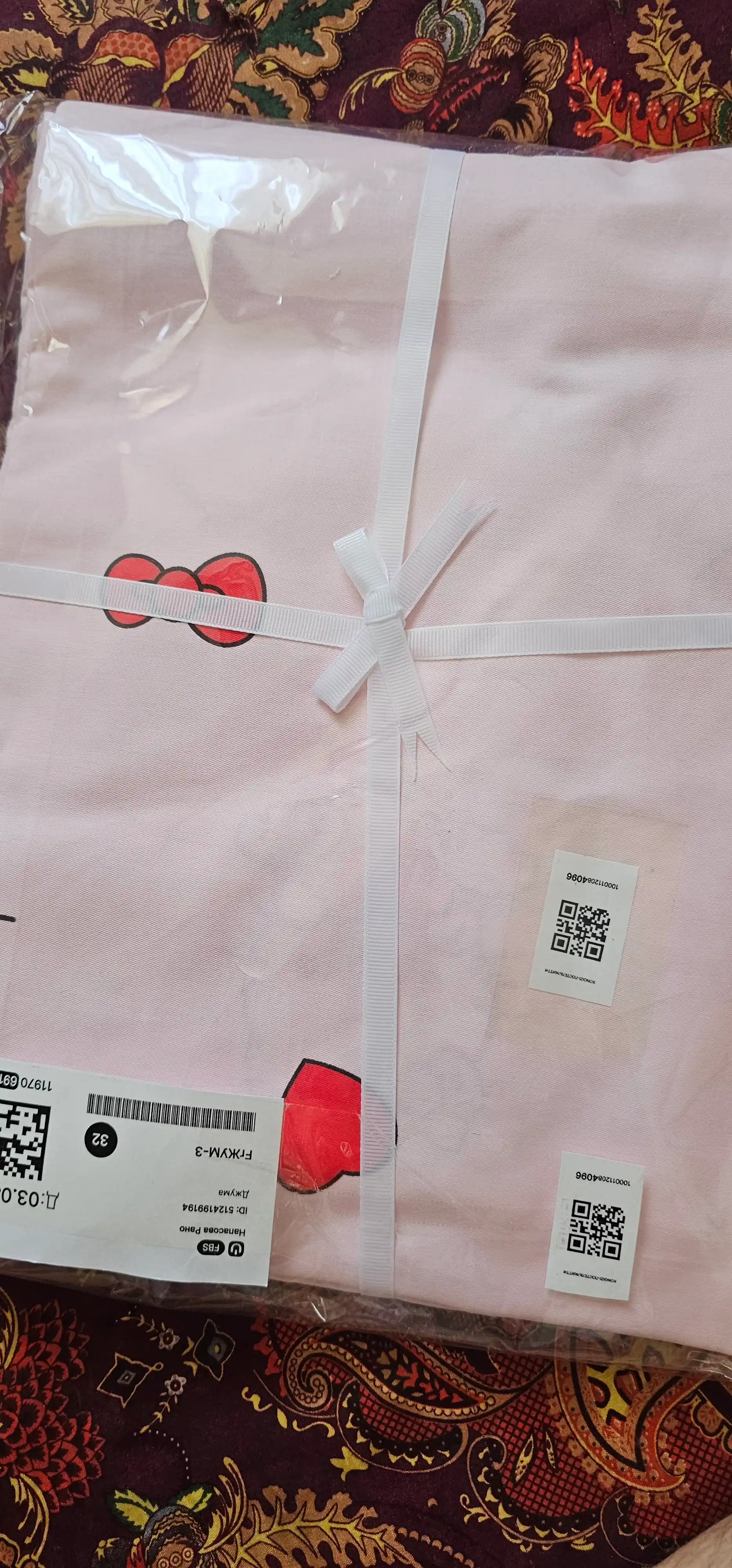 Super satindan tayyorlangan Hello Kitty bosma naqshli bir kishilik choyshab to‘plami