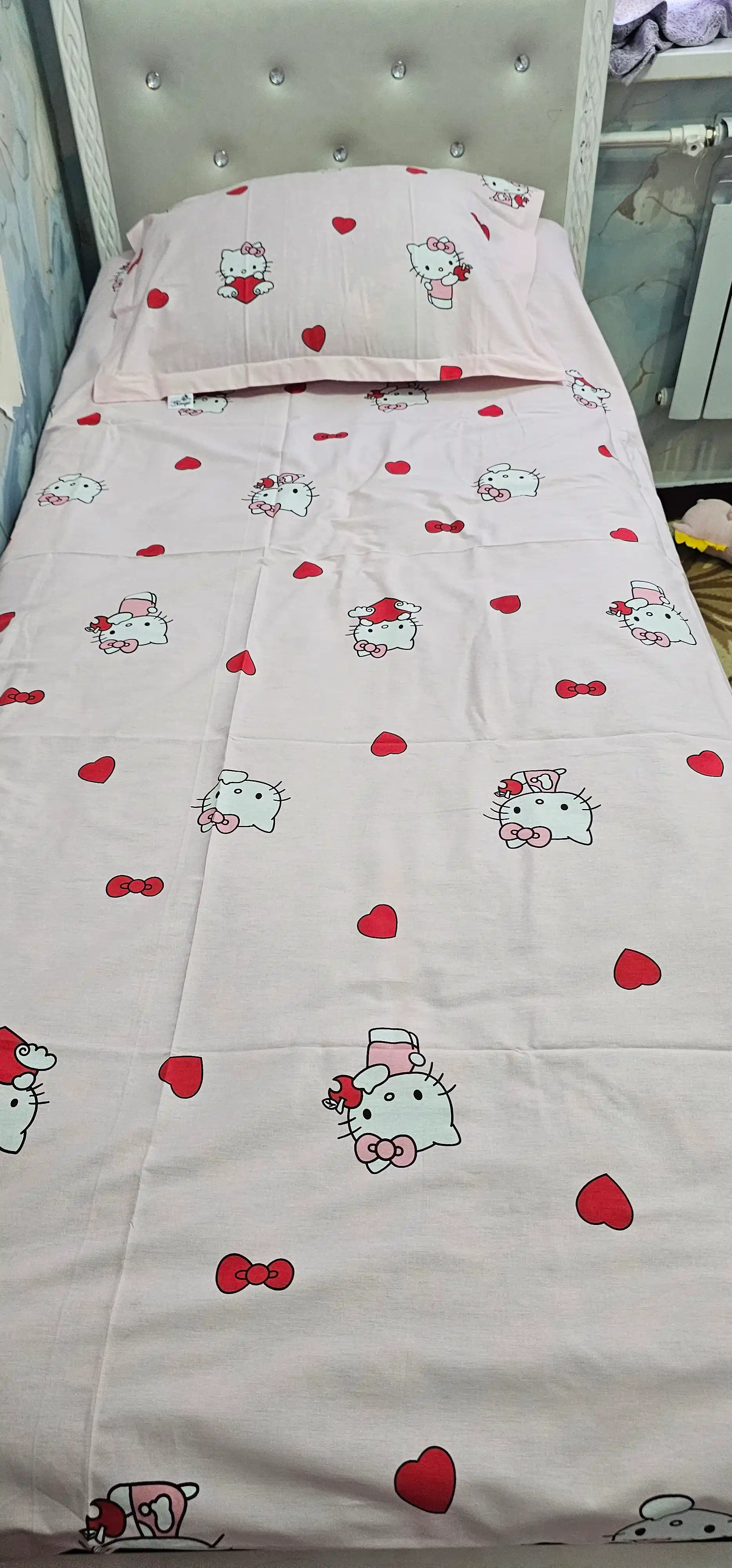 Super satindan tayyorlangan Hello Kitty bosma naqshli bir kishilik choyshab to‘plami