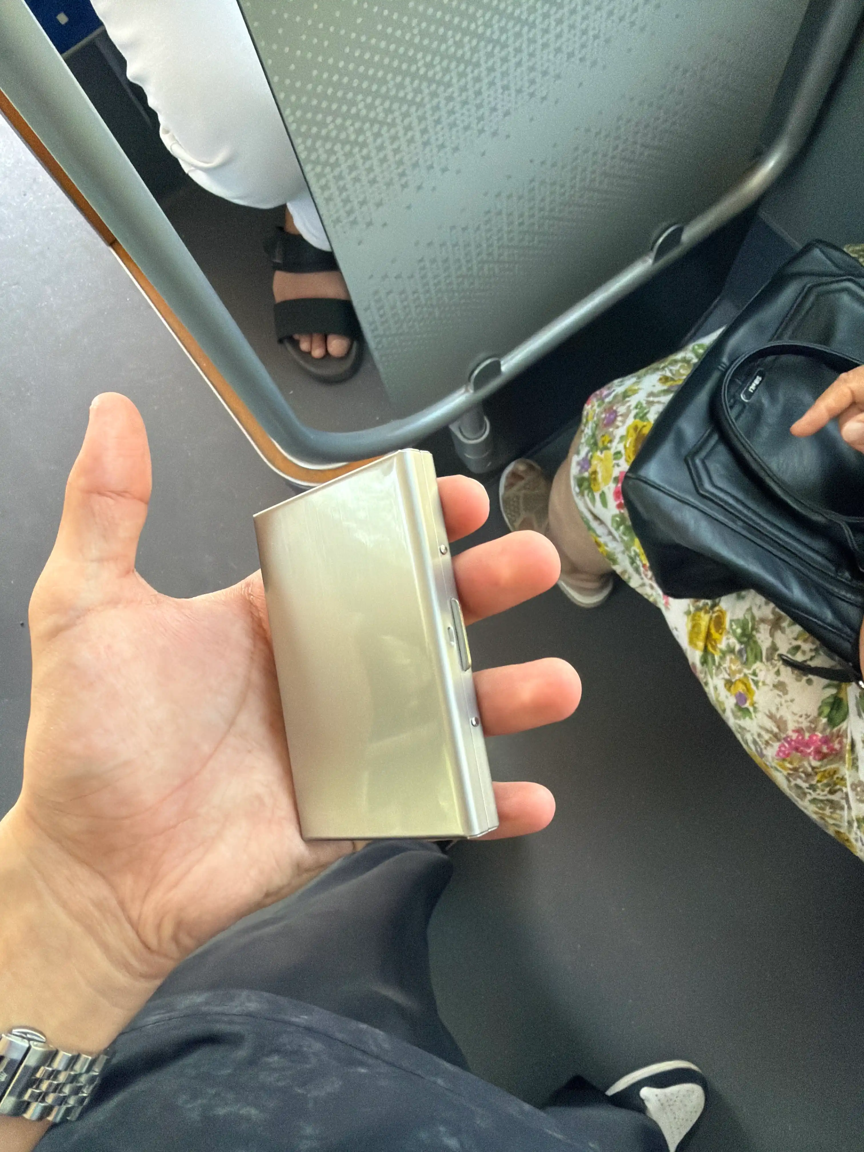Metall kartxolder RFID-himoyasi,bank kartalari uchun metall kartxolder, erkaklarga sovg'a