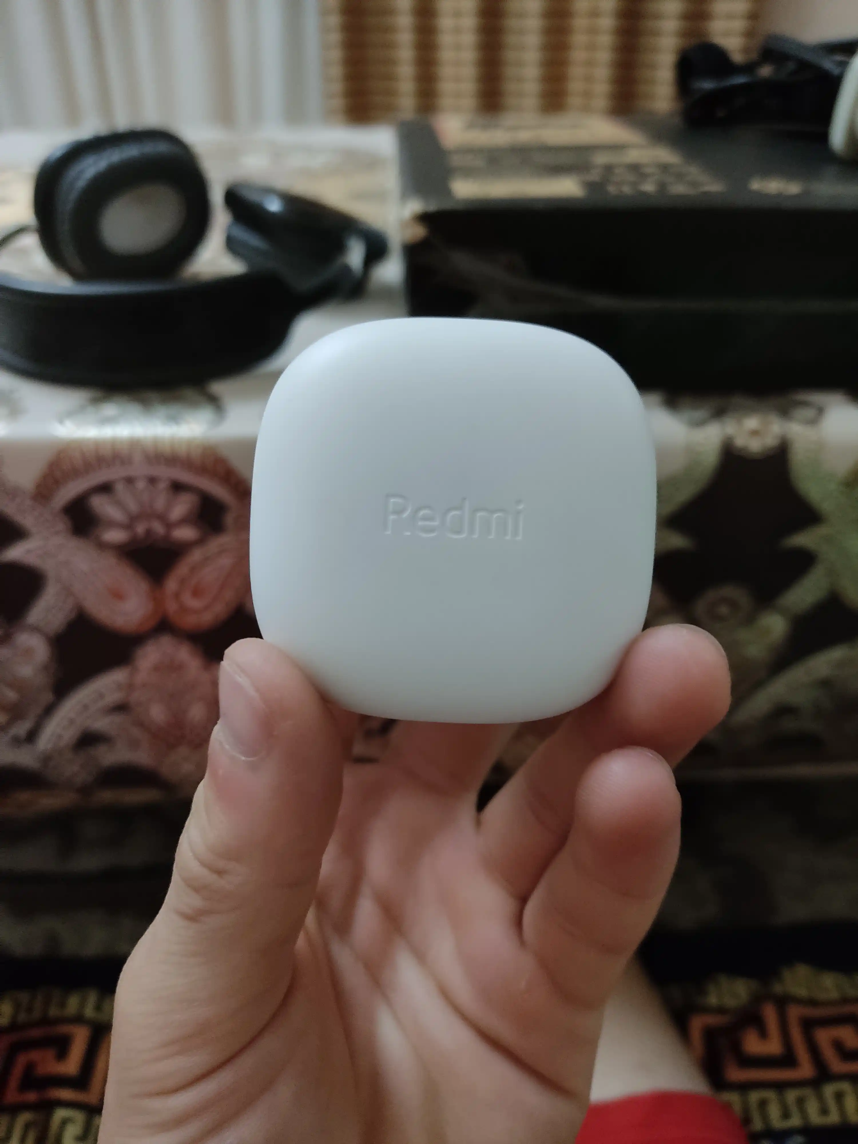 Redmi buds 6 play simsiz quloqchinlari, 36 soatgacha musiqa tinglash