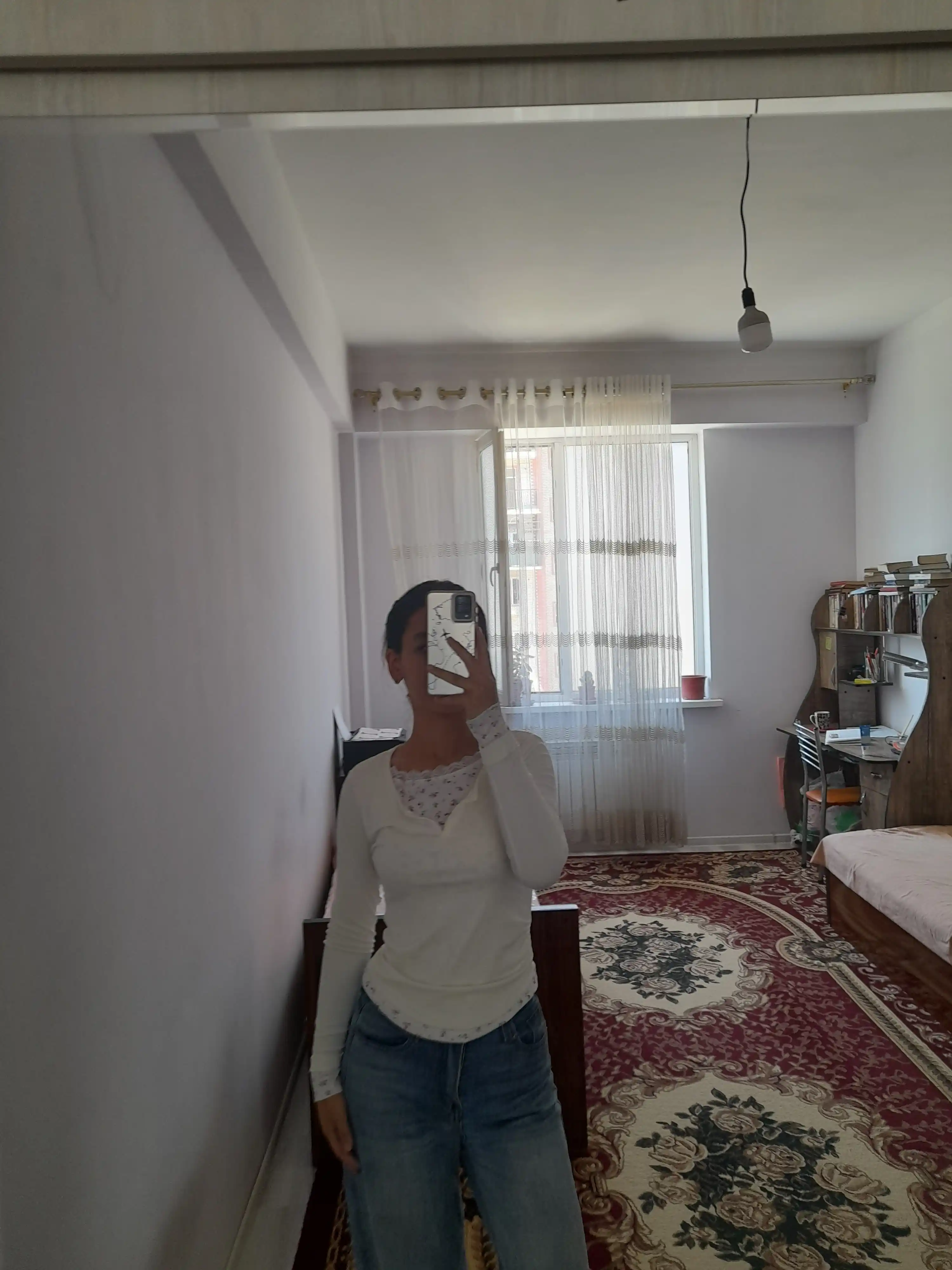 Ayollar koftasi - S-M-L-XL o‘lchamdagi V-o‘yiqli zamonaviy bluzka